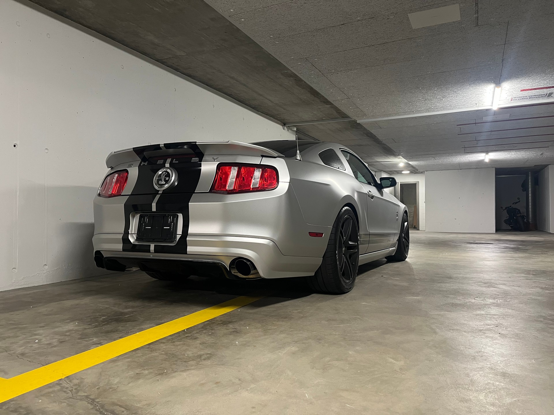 FORD Mustang Shelby GT500 SVT-image-5