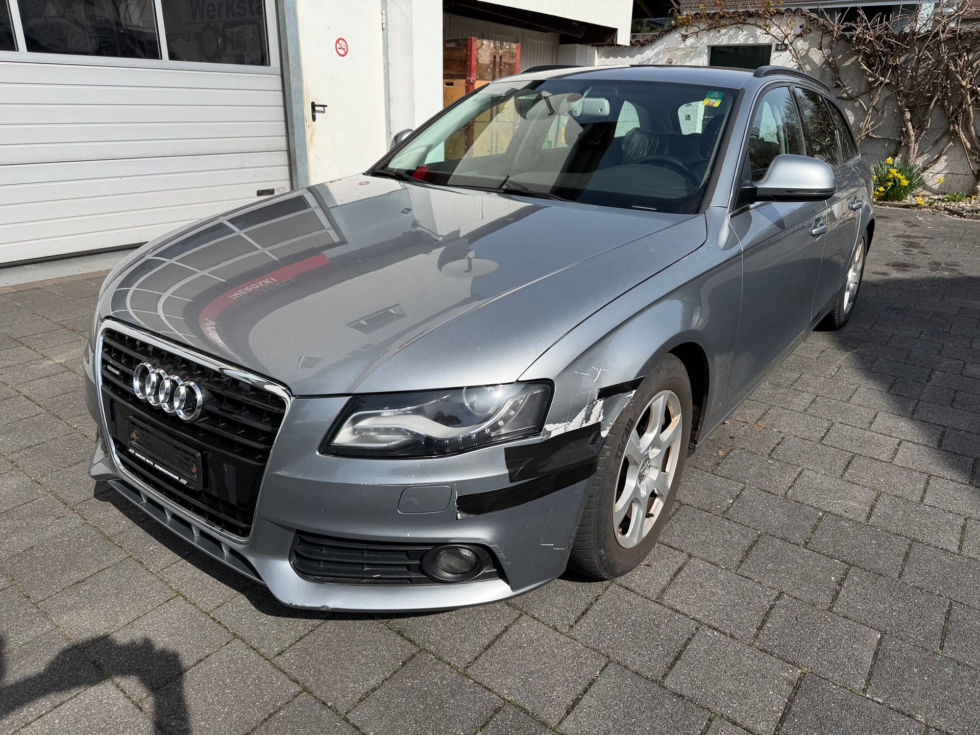 AUDI A4 Avant 3.2 FSI quattro tiptronic-image-2