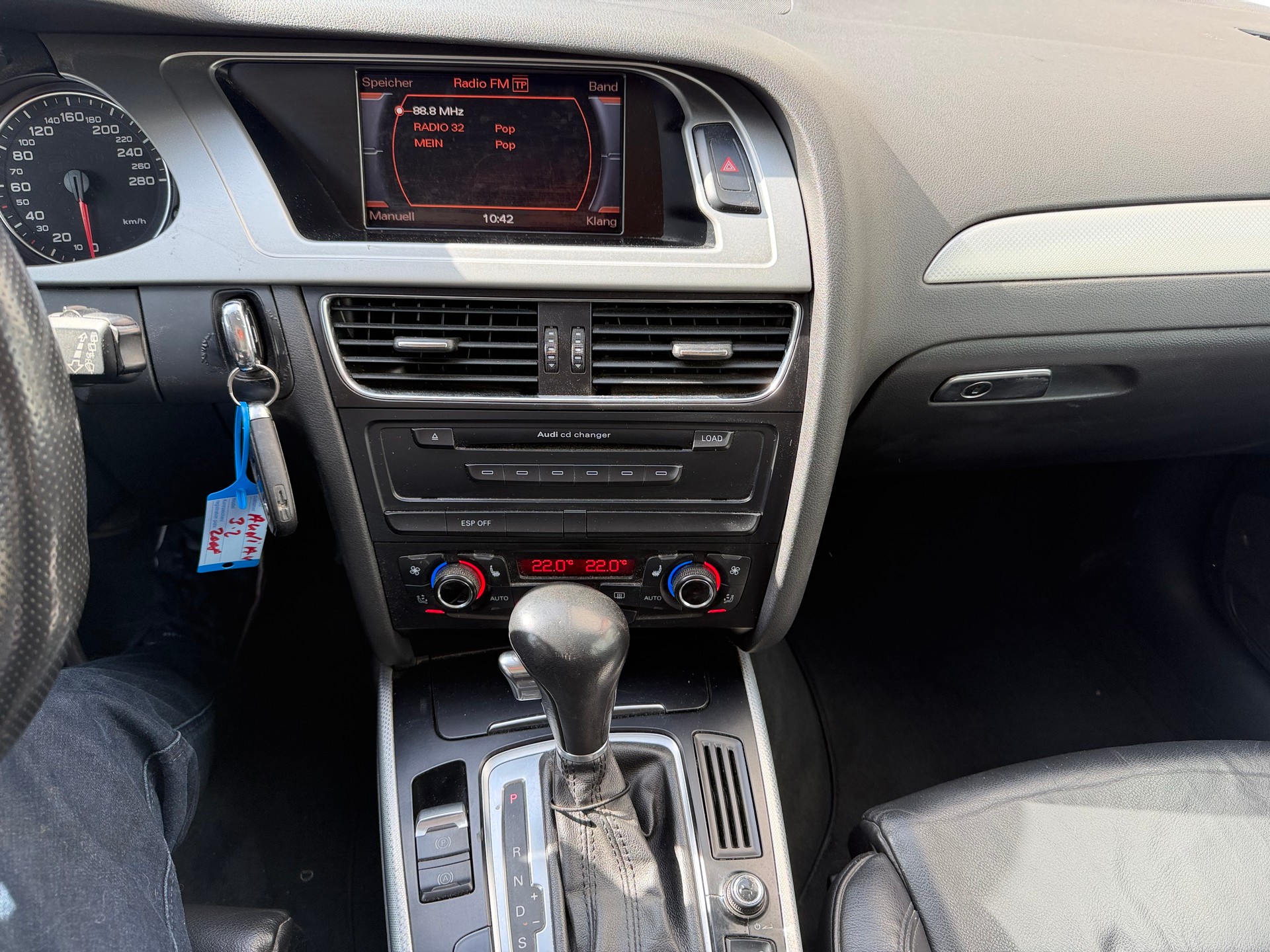 AUDI A4 Avant 3.2 FSI quattro tiptronic-image-12