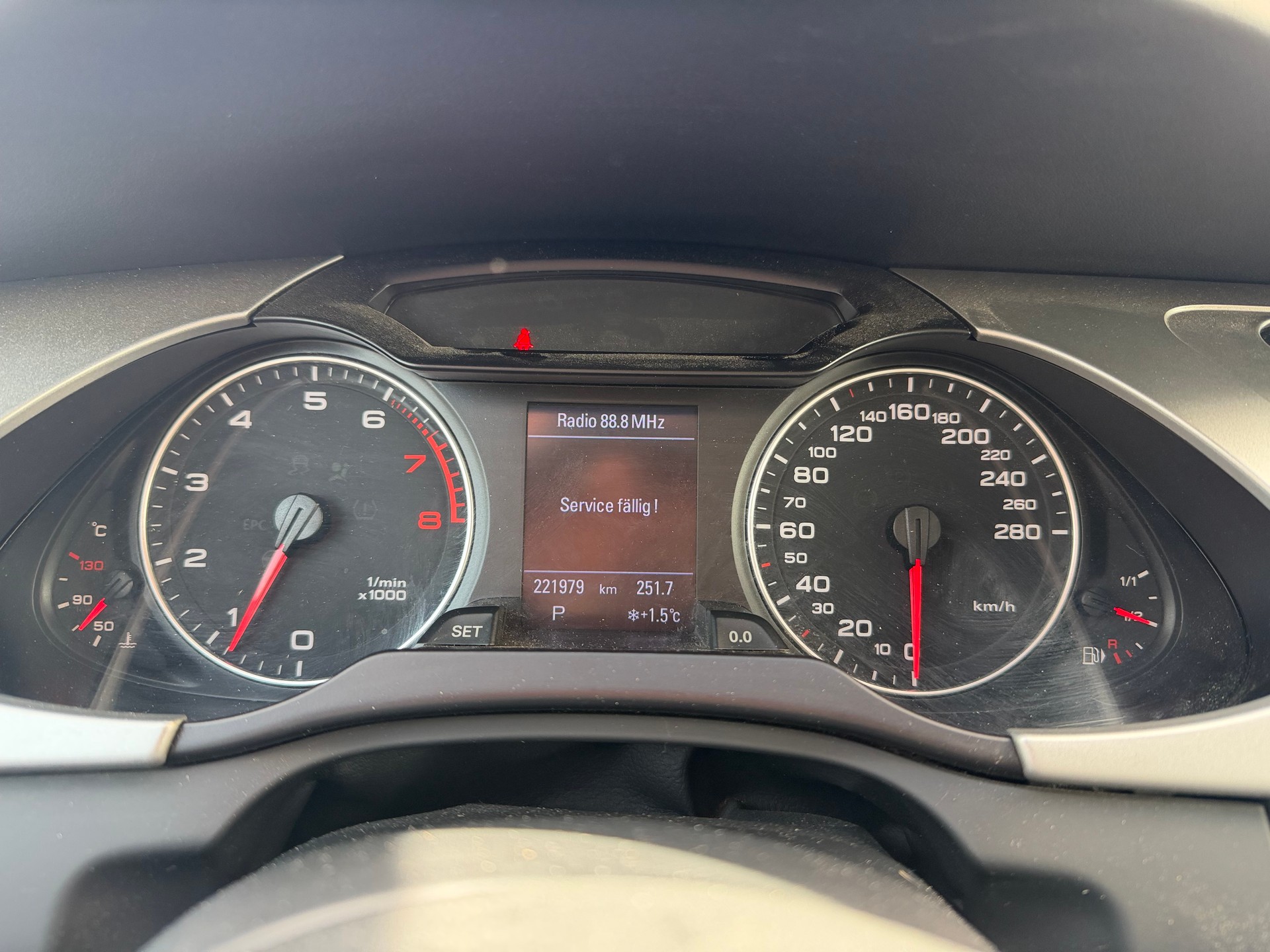 AUDI A4 Avant 3.2 FSI quattro tiptronic-image-11