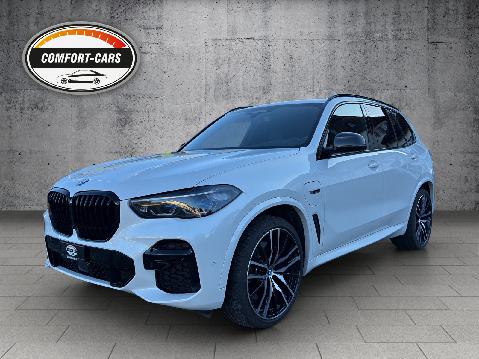 BMW X5 xDrive45e M Sport Steptronic Mineralweiss met.-image-0