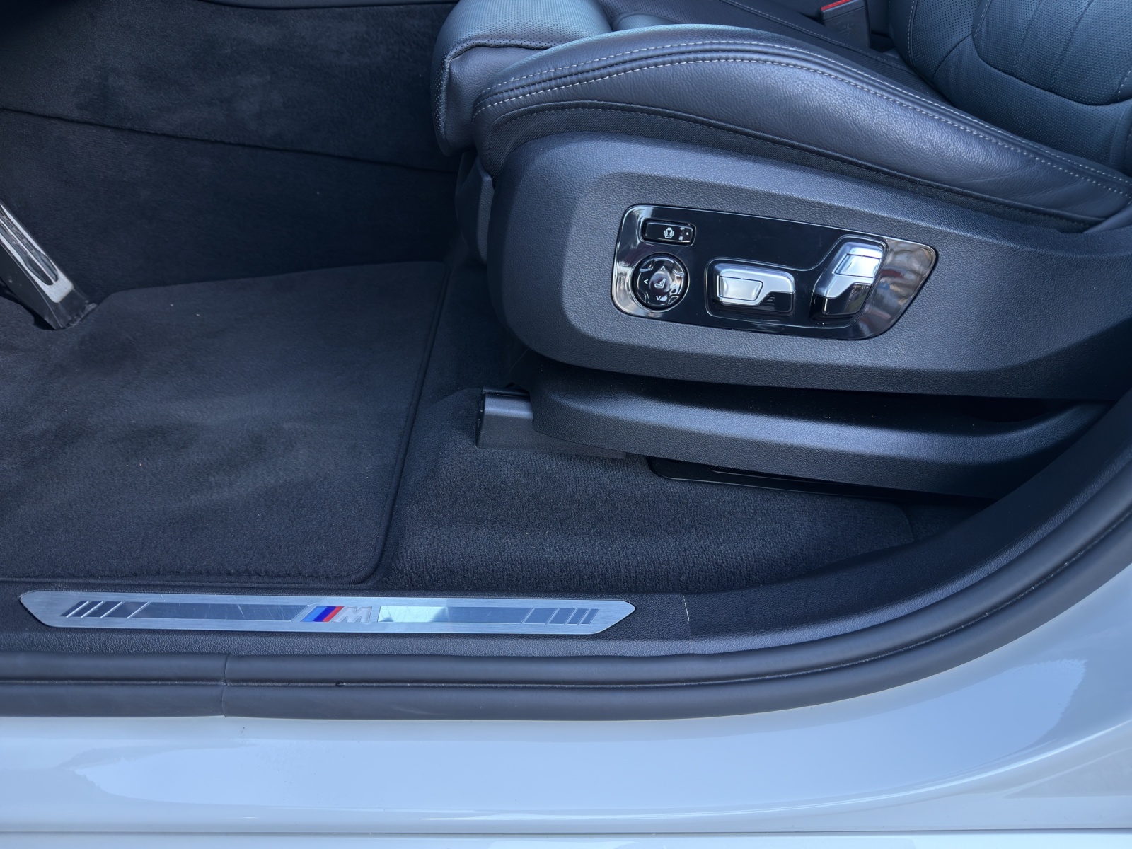 BMW X5 xDrive45e M Sport Steptronic Mineralweiss met.-image-29