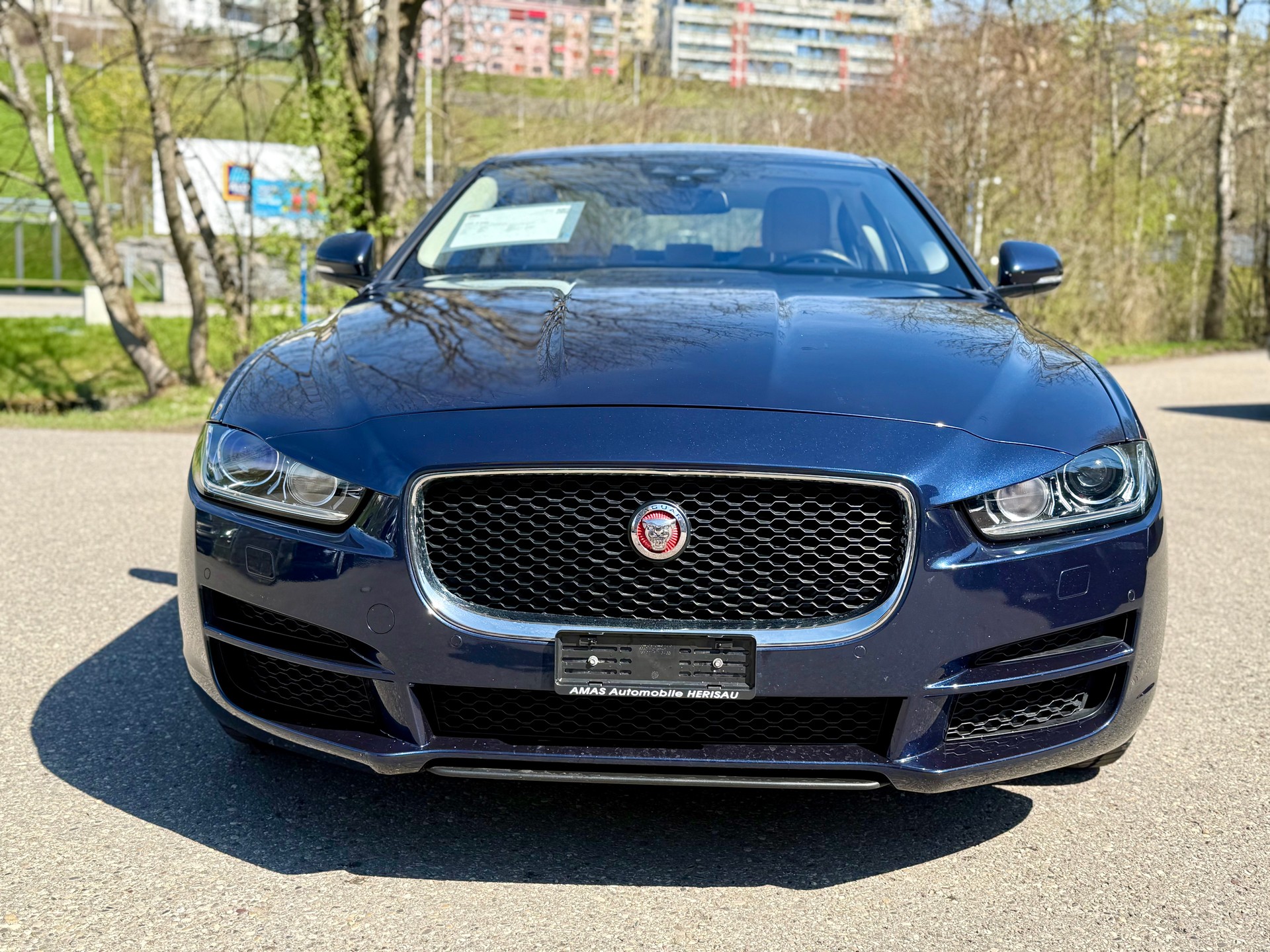 JAGUAR XE 20d Pure AWD Automat-image-10