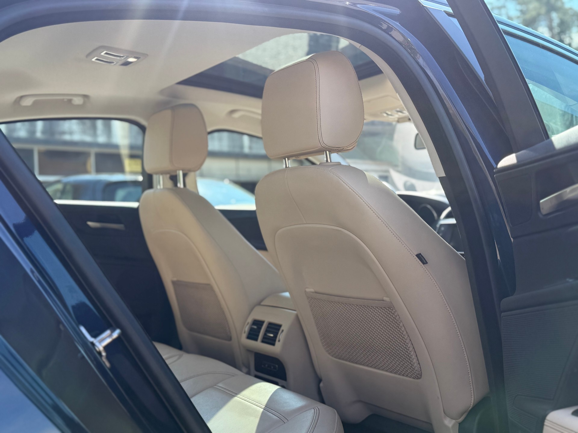 JAGUAR XE 20d Pure AWD Automat-image-7