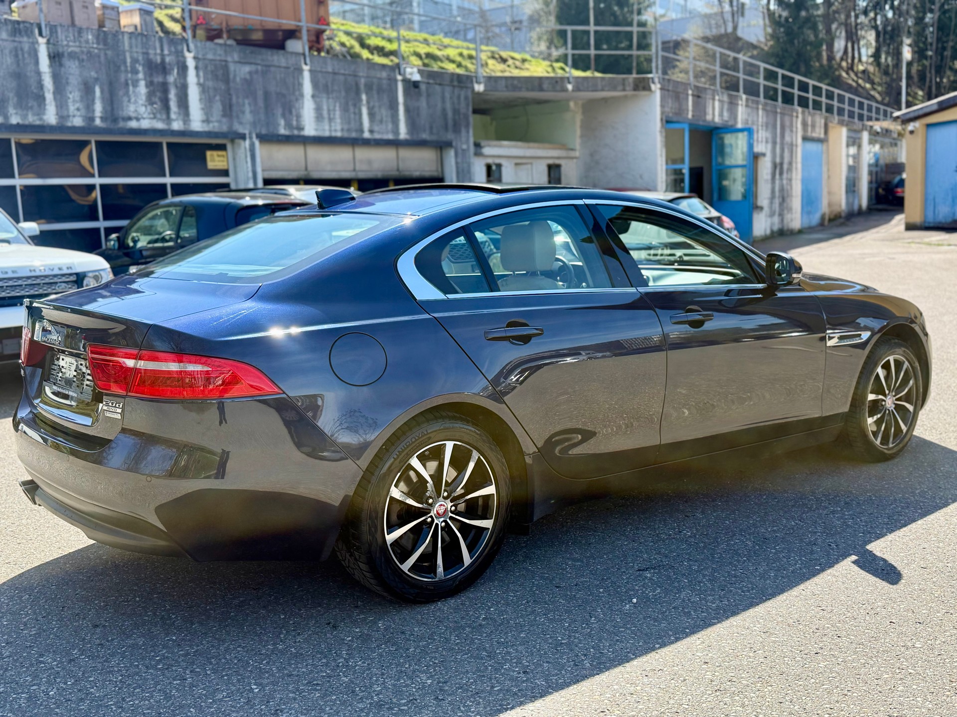 JAGUAR XE 20d Pure AWD Automat-image-3