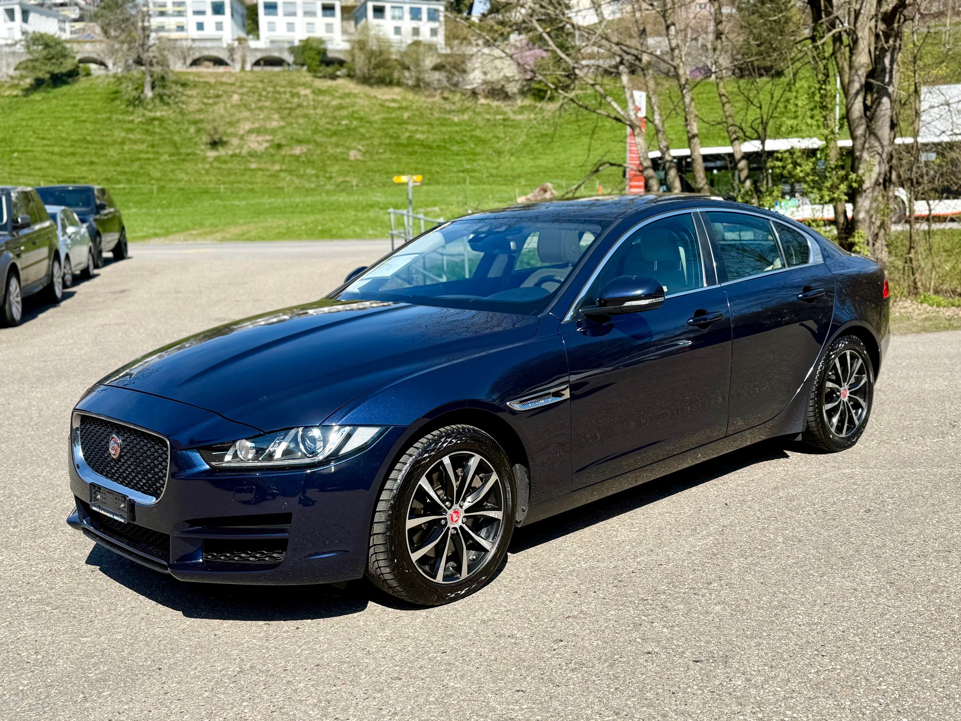 JAGUAR XE 20d Pure AWD Automat-image-1