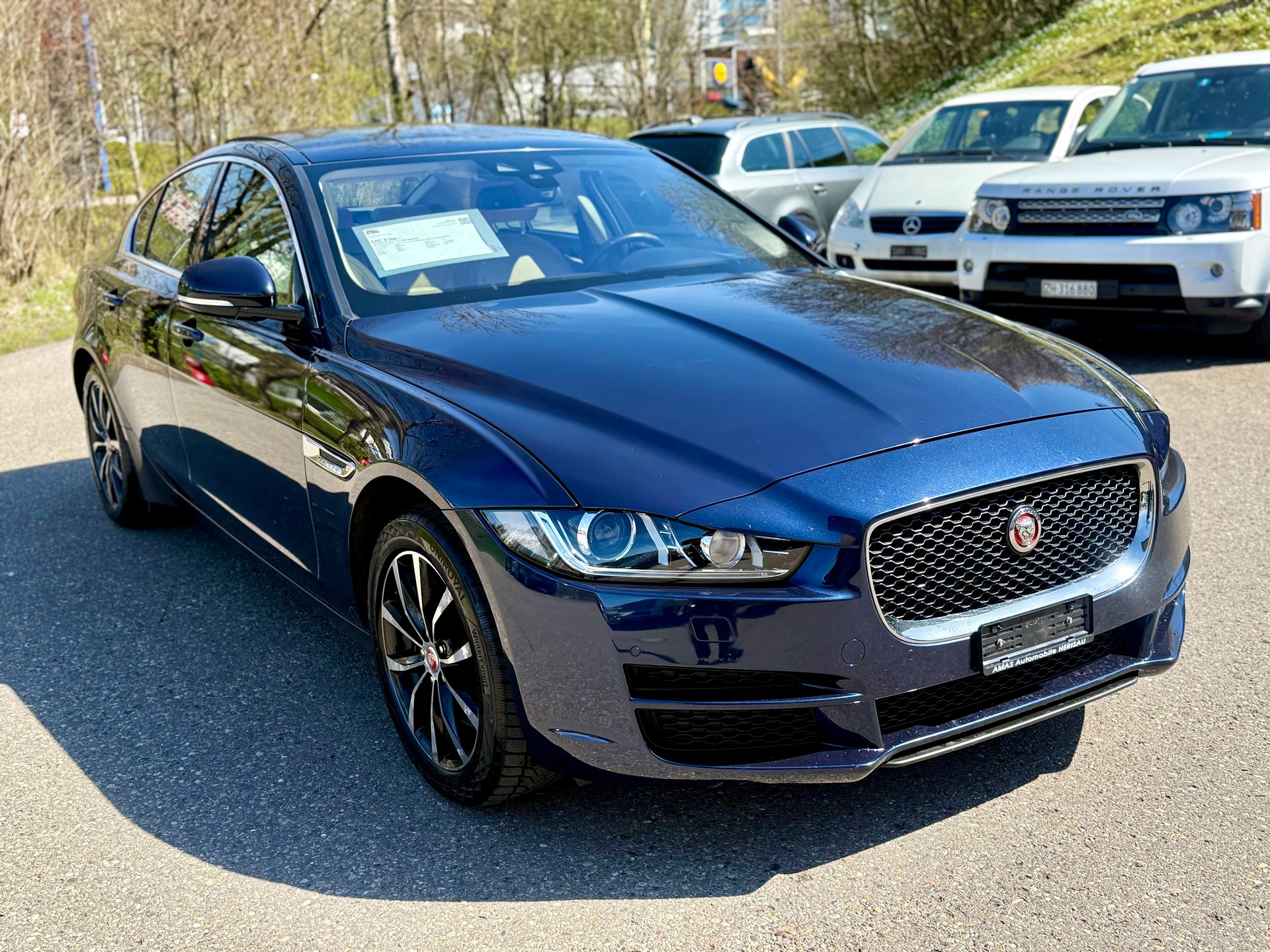 JAGUAR XE 20d Pure AWD Automat-image-4