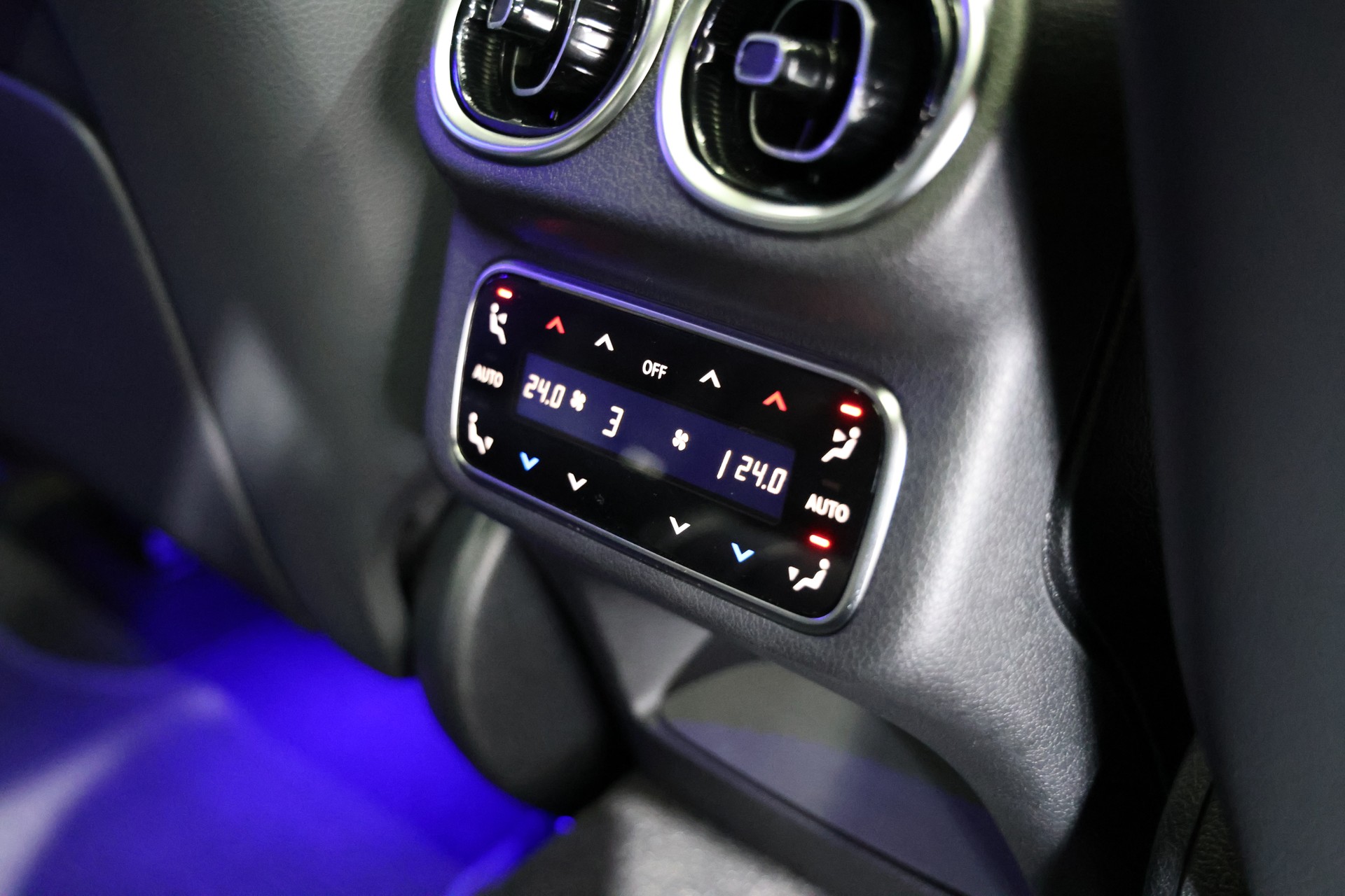 MERCEDES-BENZ GLC 300 d 4Matic AMG Line 9G-Tronic Burmester AHK Pano-showroom-element-3