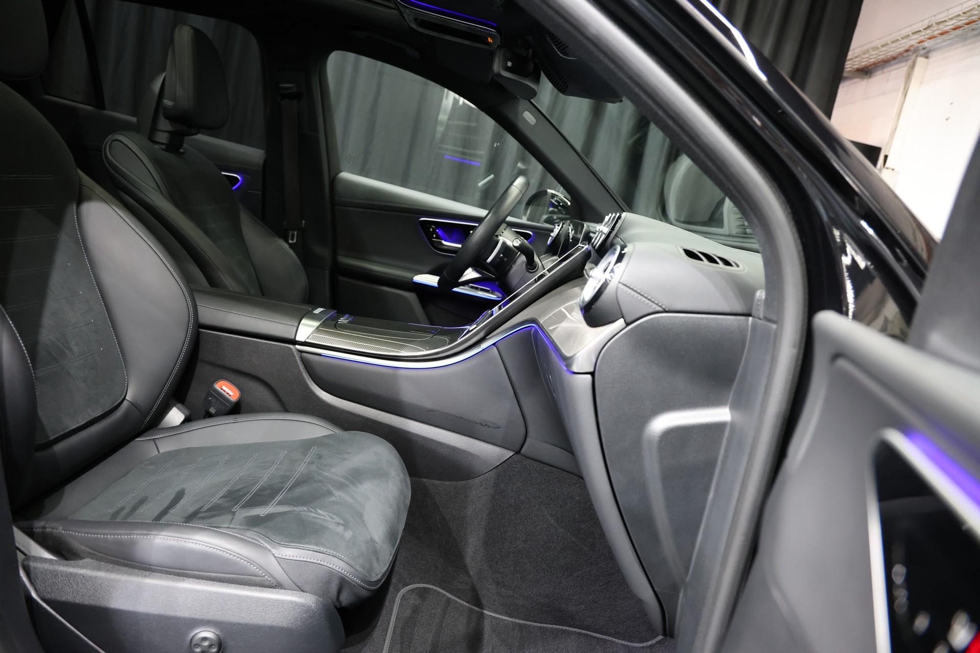 MERCEDES-BENZ GLC 300 d 4Matic AMG Line 9G-Tronic Burmester AHK Pano-image-7