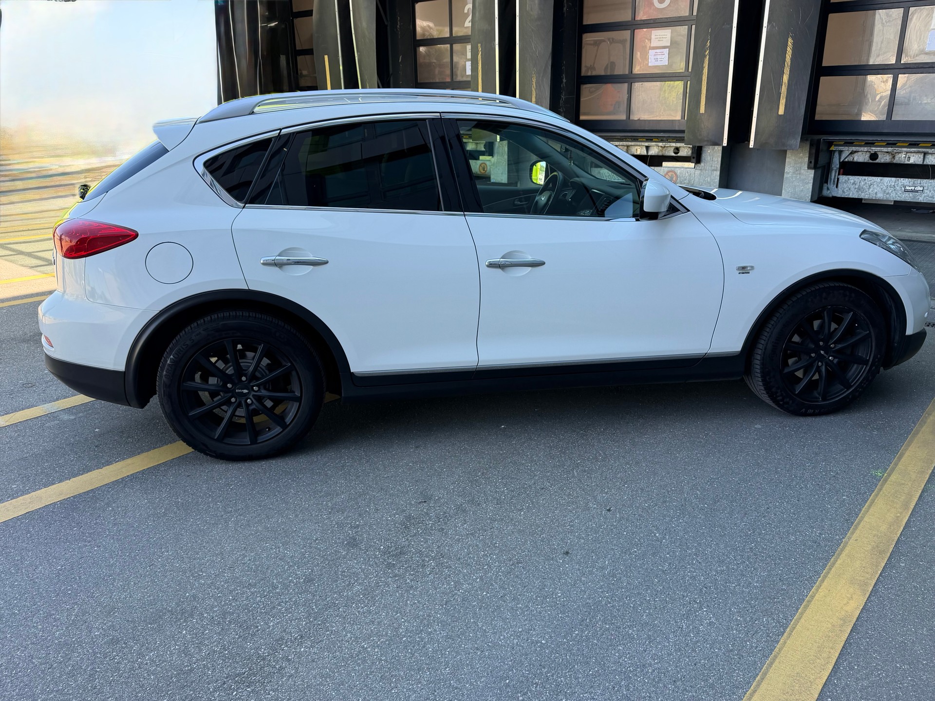 INFINITI EX30d GT AWD Automatic-showroom-element-2