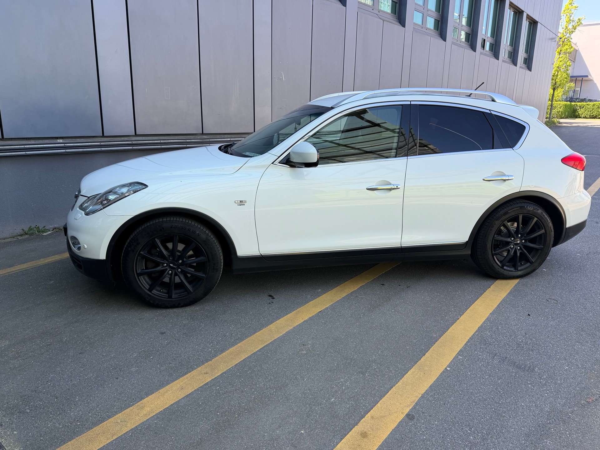 INFINITI EX30d GT AWD Automatic-image-20