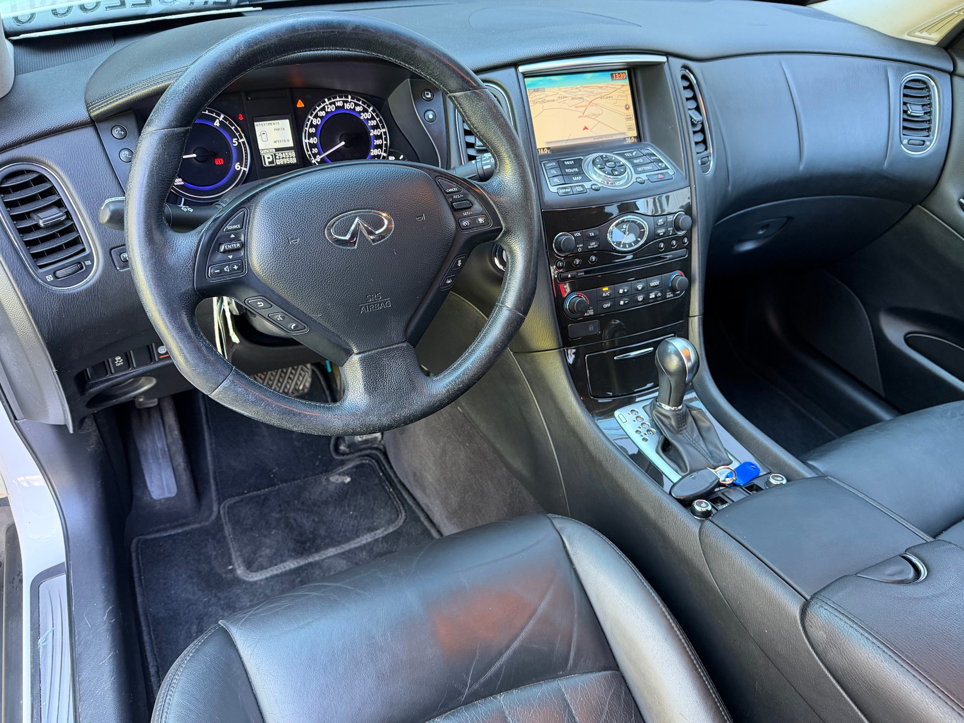 INFINITI EX30d GT AWD Automatic-image-16