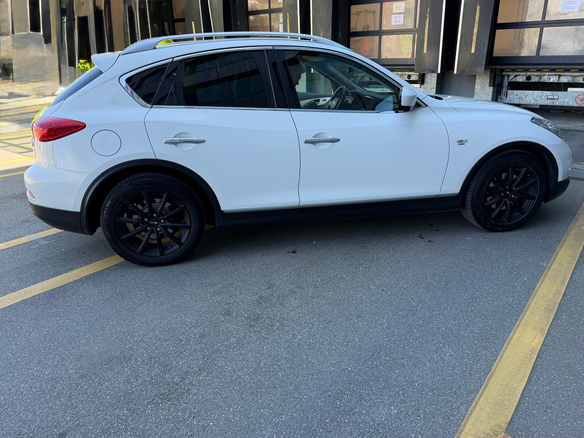 INFINITI EX30d GT AWD Automatic-image-21