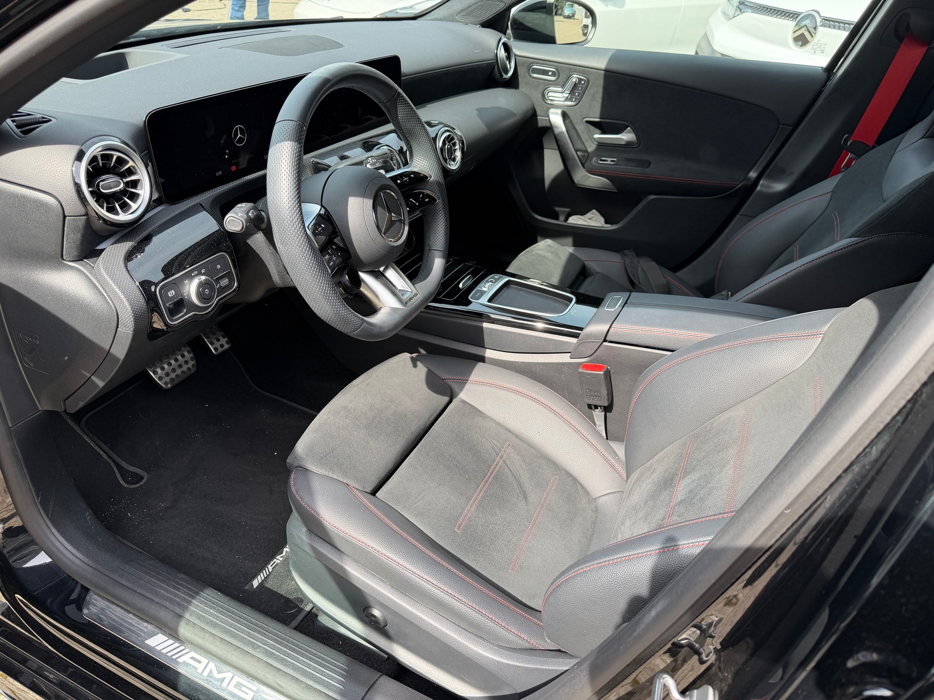 MERCEDES-BENZ A AMG 35 4Matic 8G-DCT-image-6
