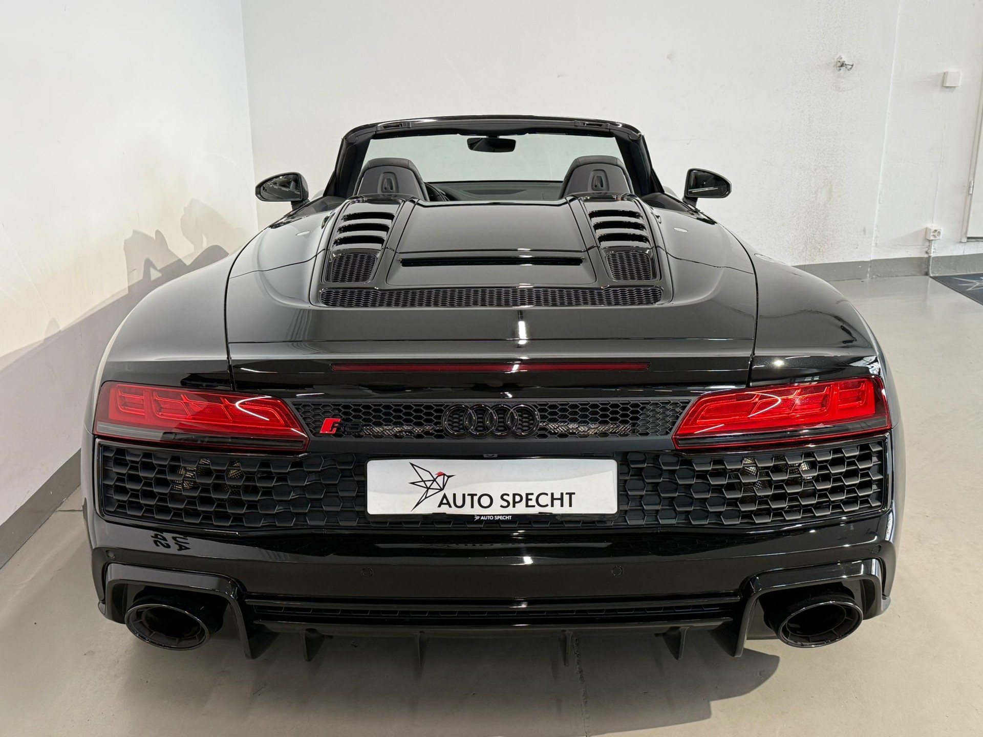 AUDI R8 Spyder RWD S-Tronic-image-10