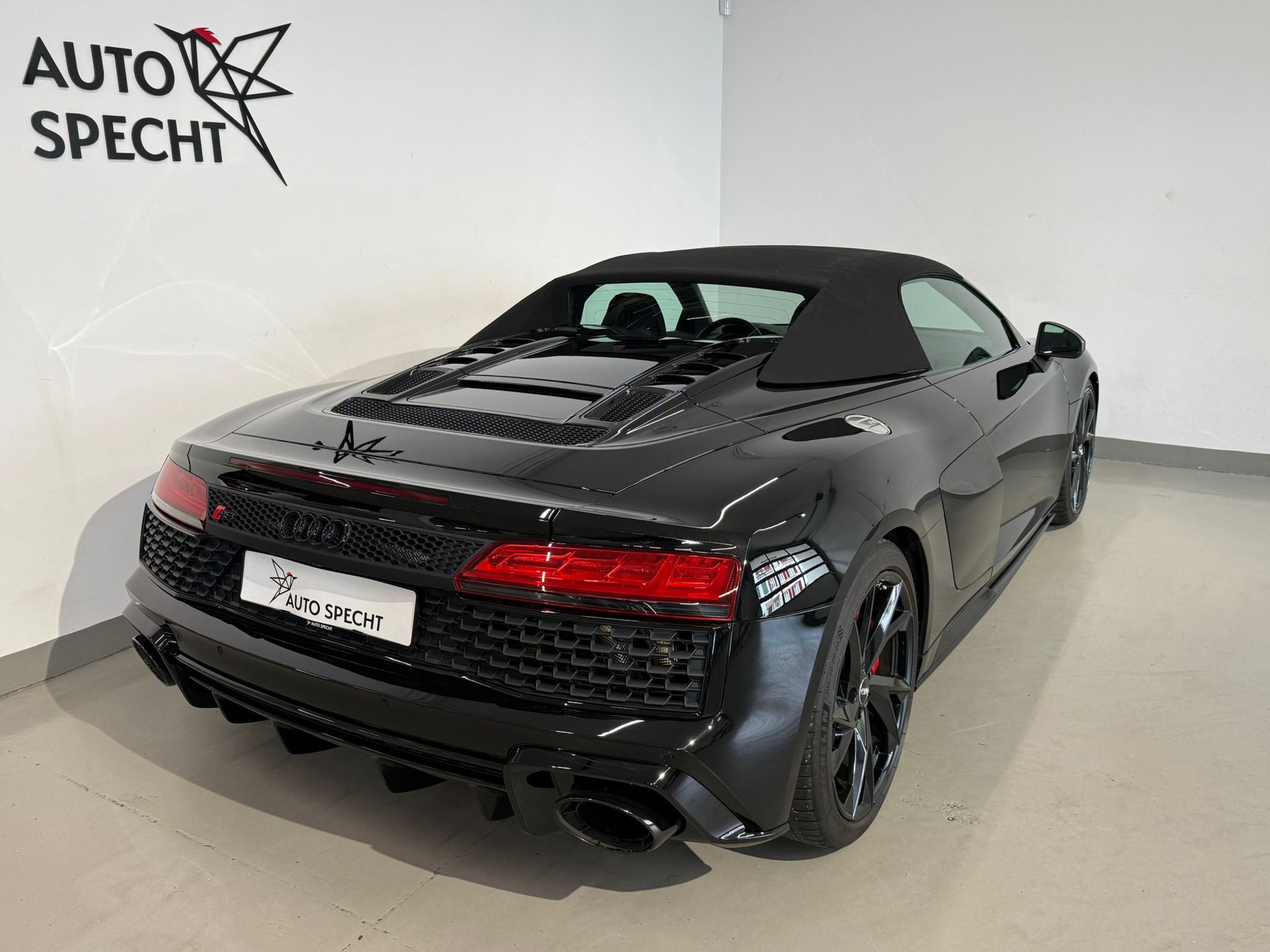 AUDI R8 Spyder RWD S-Tronic-image-6