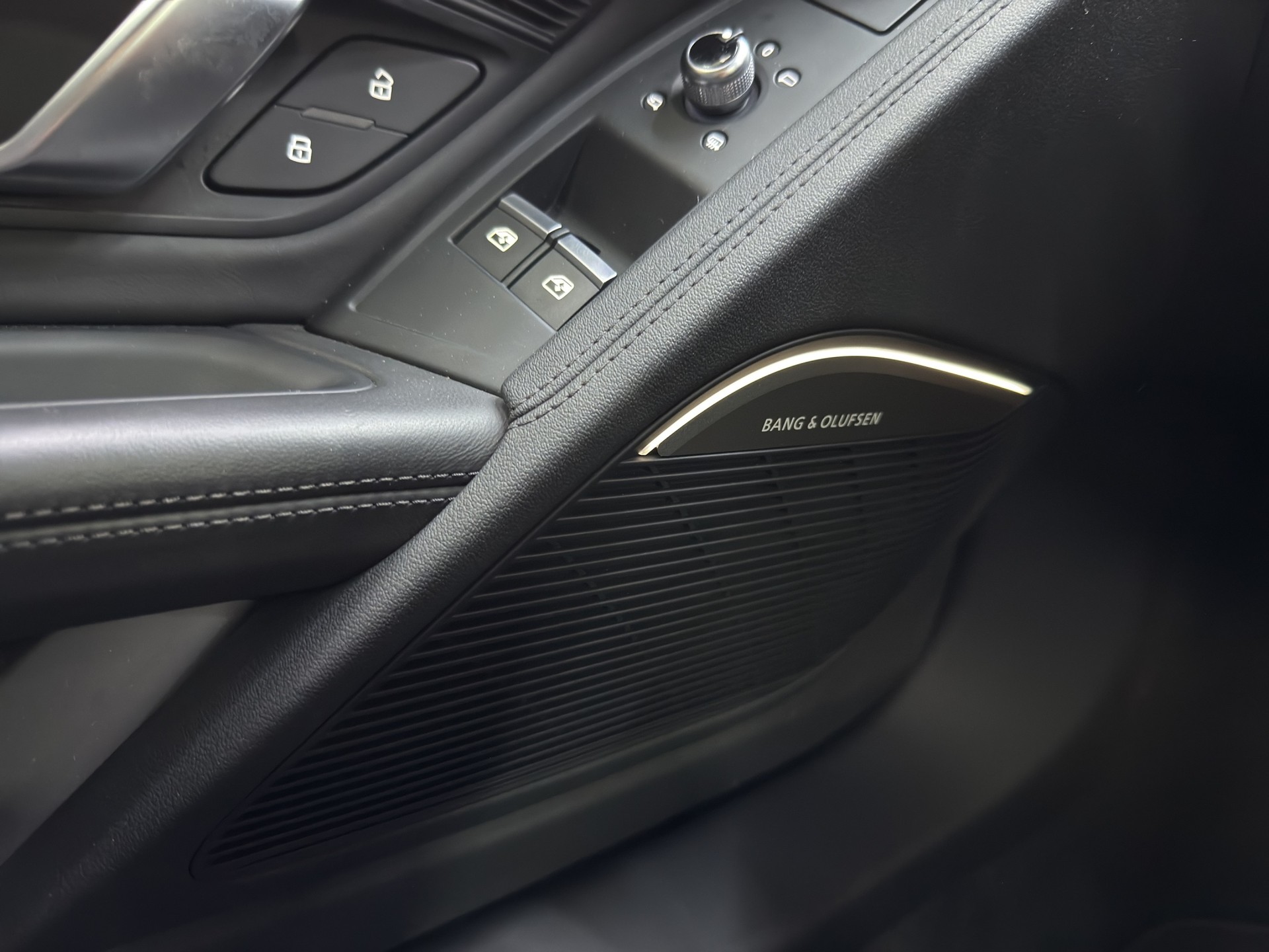 AUDI R8 Spyder RWD S-Tronic-image-26
