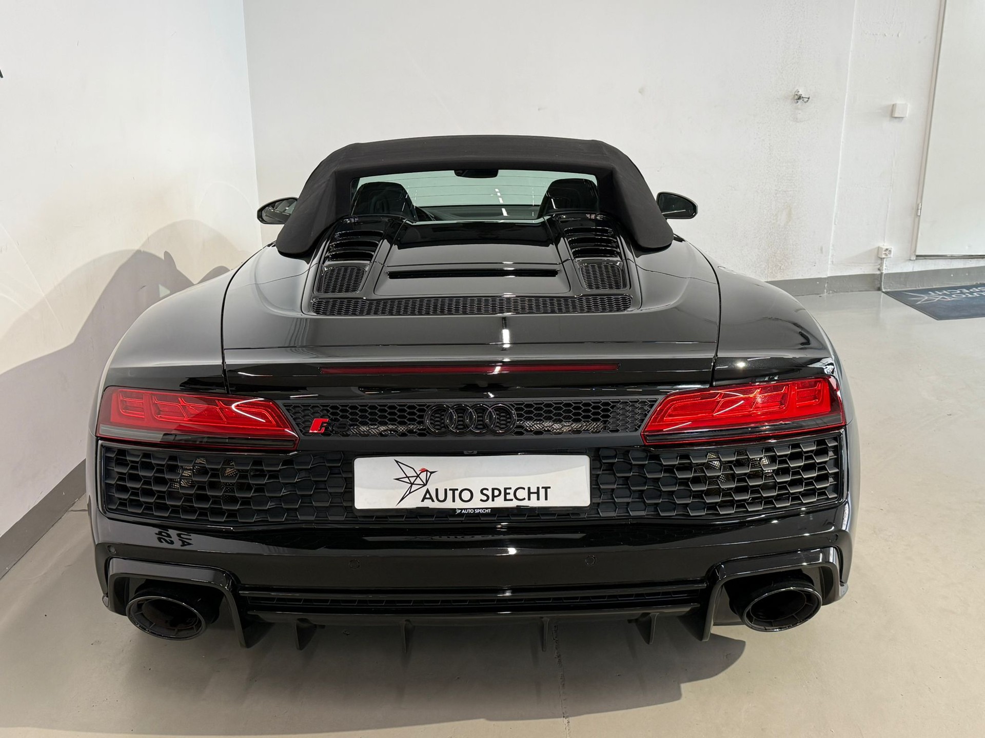 AUDI R8 Spyder RWD S-Tronic-image-9