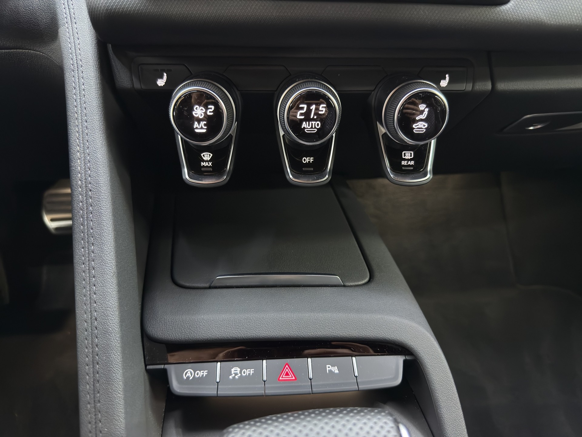 AUDI R8 Spyder RWD S-Tronic-image-27
