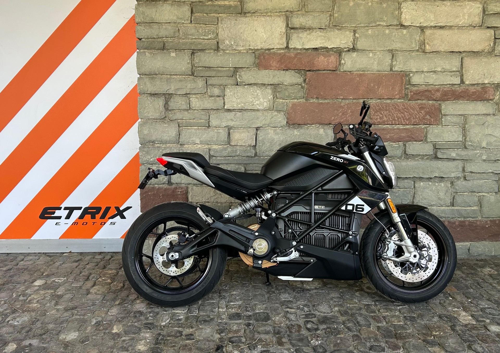 ZERO SR/F-showroom-element-2