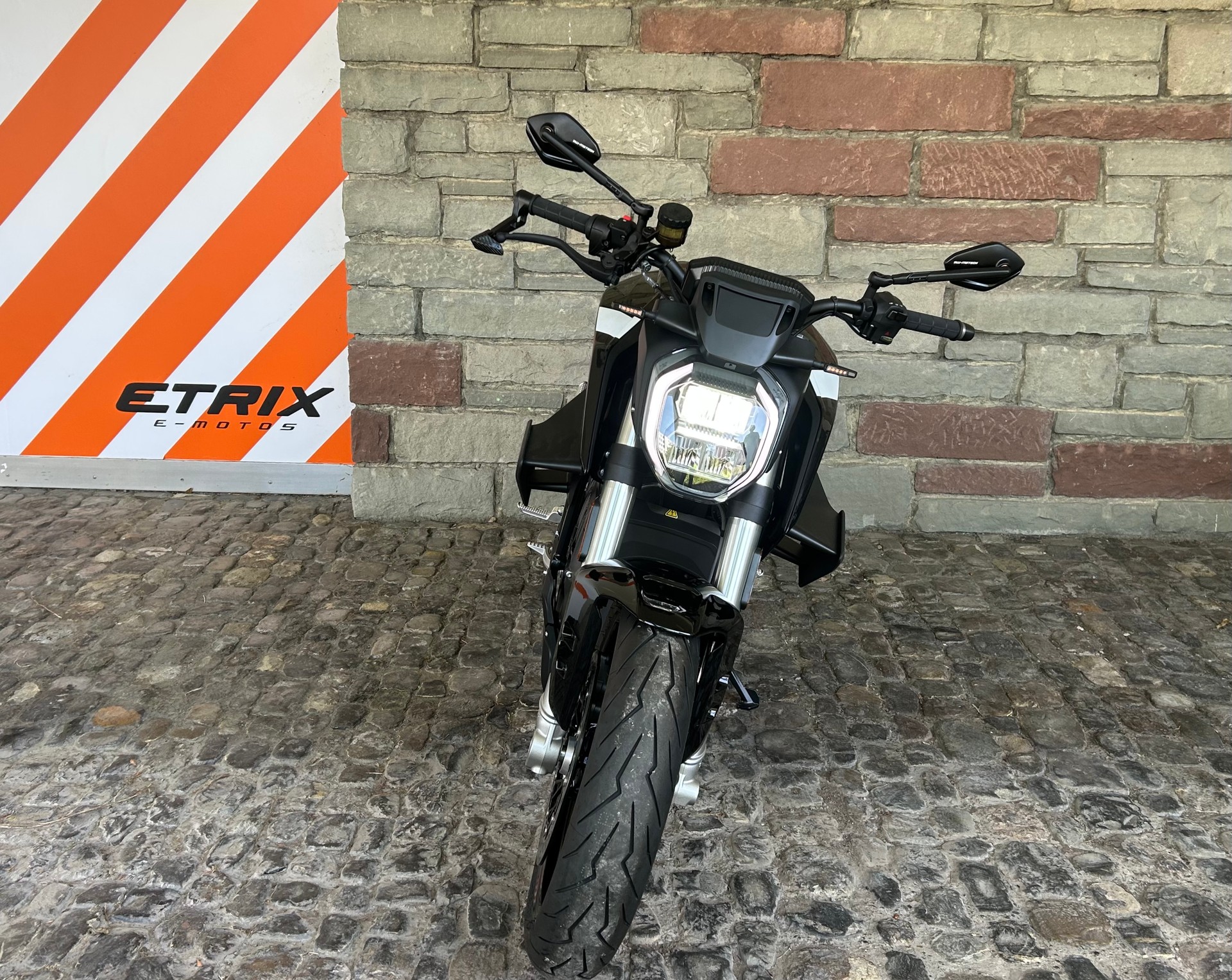 ZERO SR/F-showroom-element-1