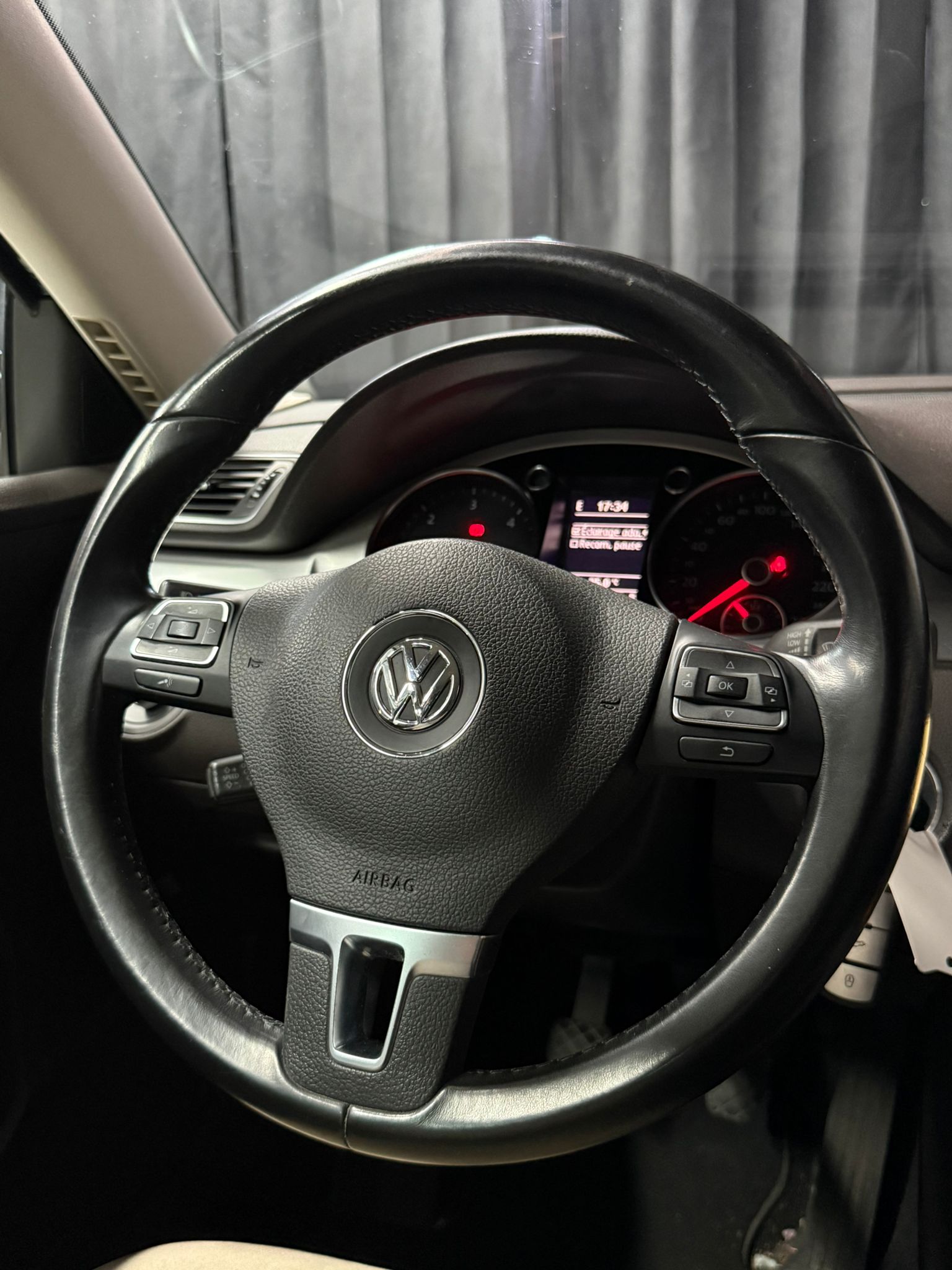 VW Passat 2.0 TDI BlueMotion Technology Highline — slika 13