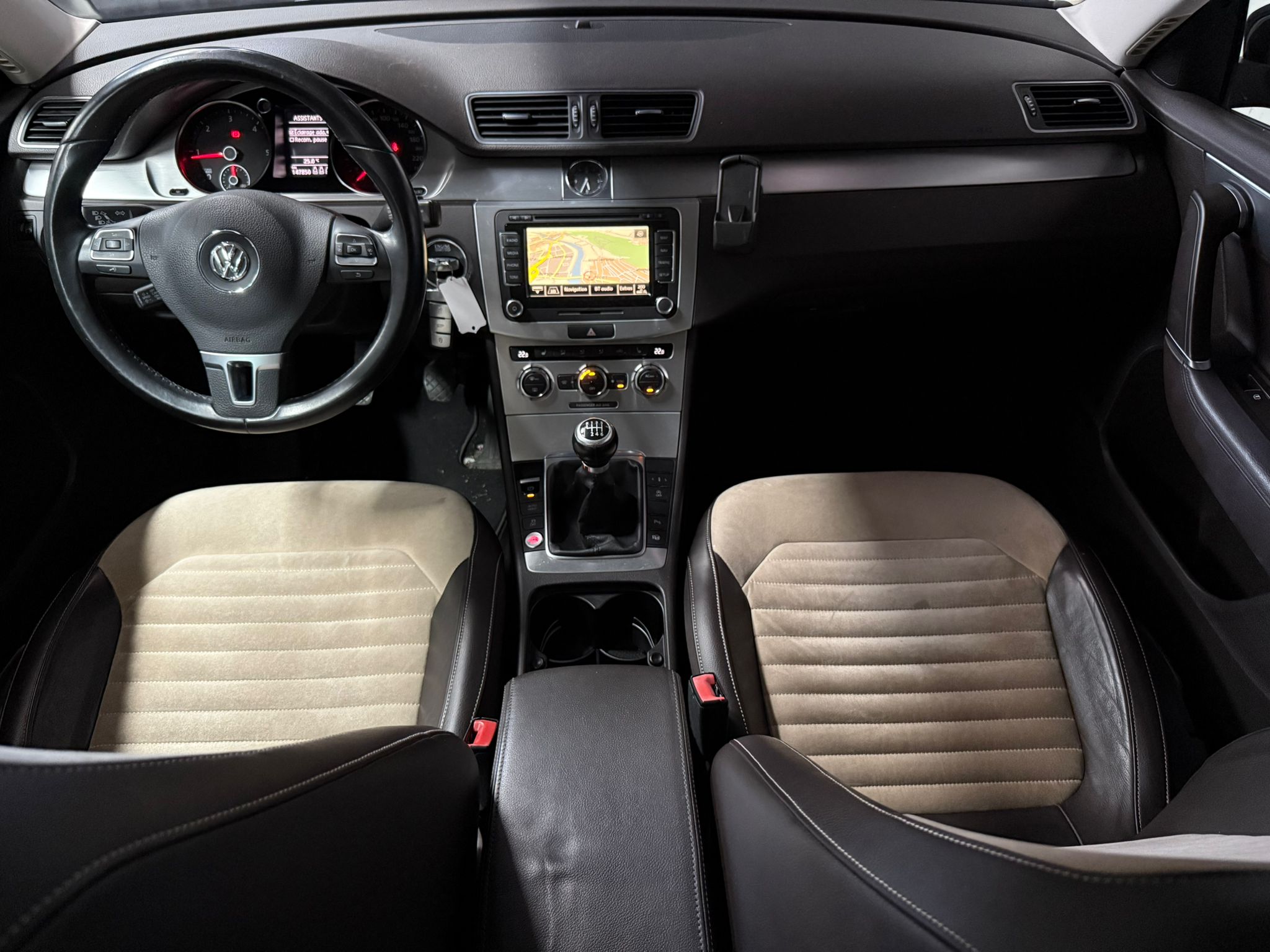 VW Passat 2.0 TDI BlueMotion Technology Highline — slika 12
