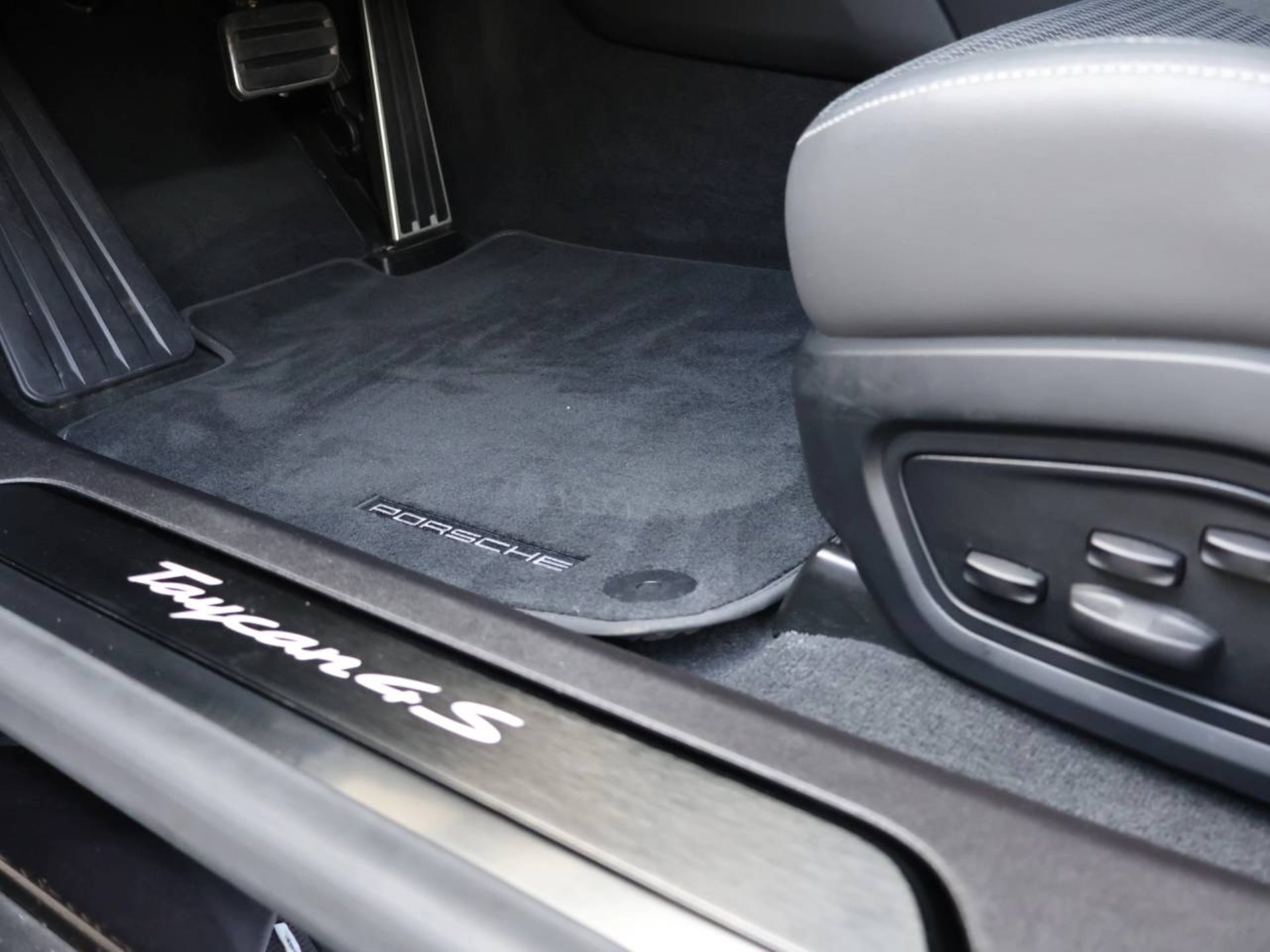 PORSCHE Taycan 4S Sport Turismo-image-34