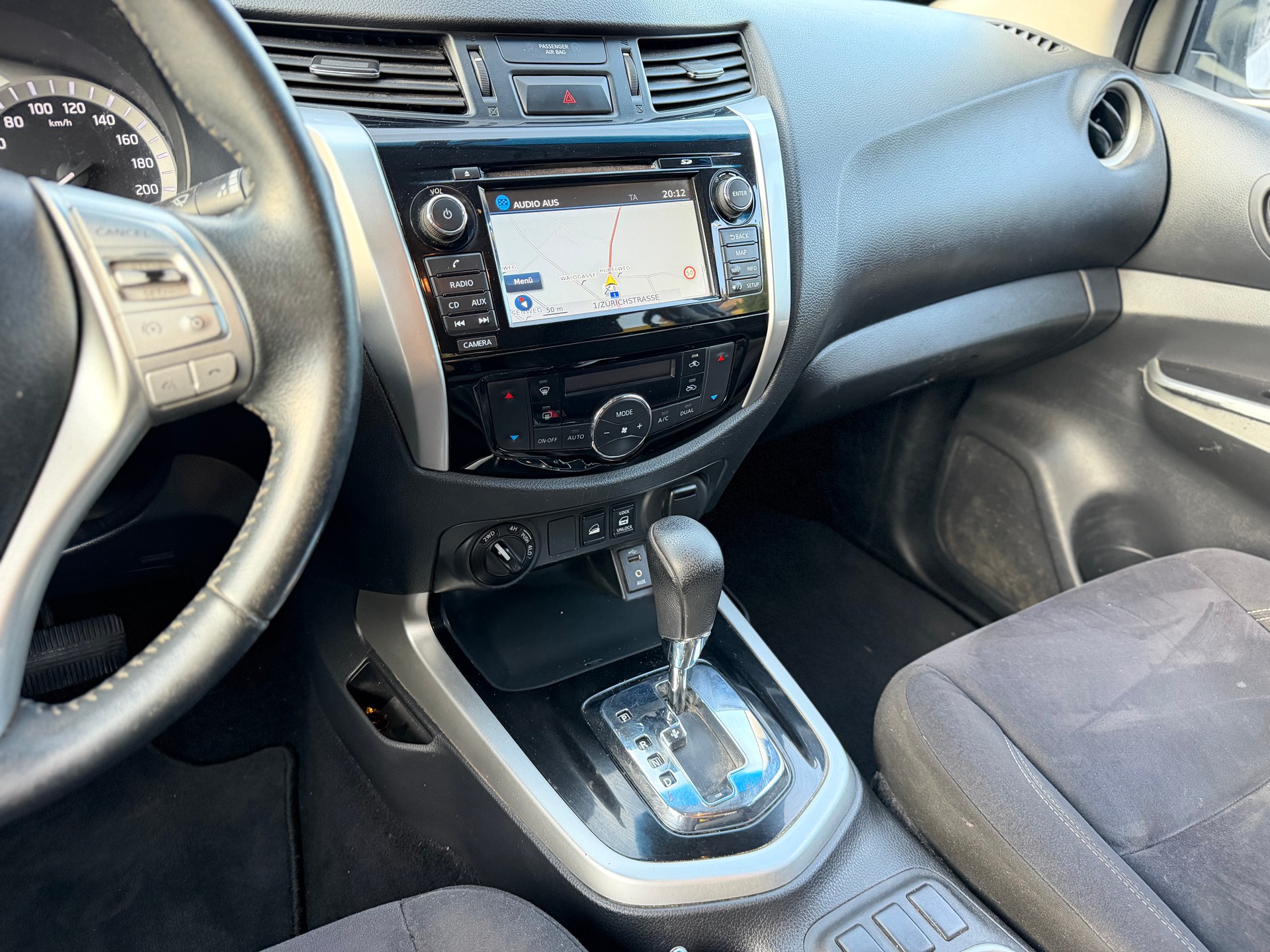 NISSAN Navara Double Cab Tekna 2.3 dCi 4WD Automatic-image-8