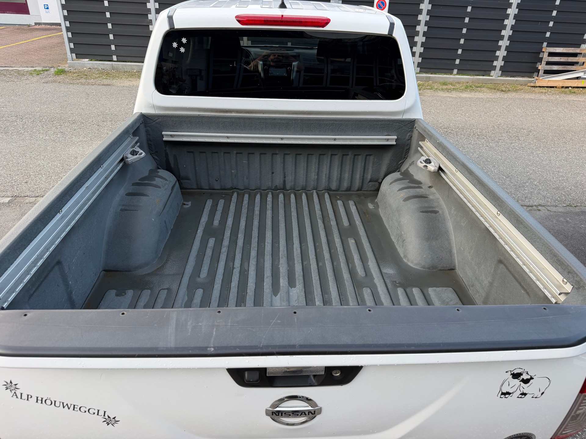 NISSAN Navara Double Cab Tekna 2.3 dCi 4WD Automatic-image-15