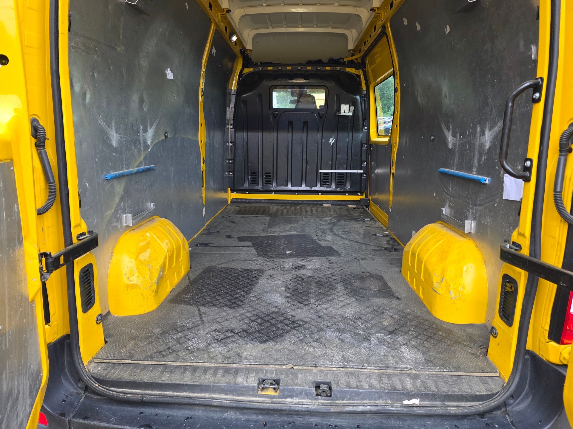 RENAULT Master T35 2.3dCi 135 L3H3-image-8