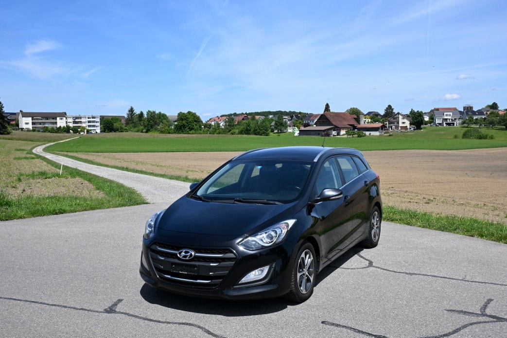 HYUNDAI i30 Wagon 1.6 CRDi Plena Automatic DCT-image-0
