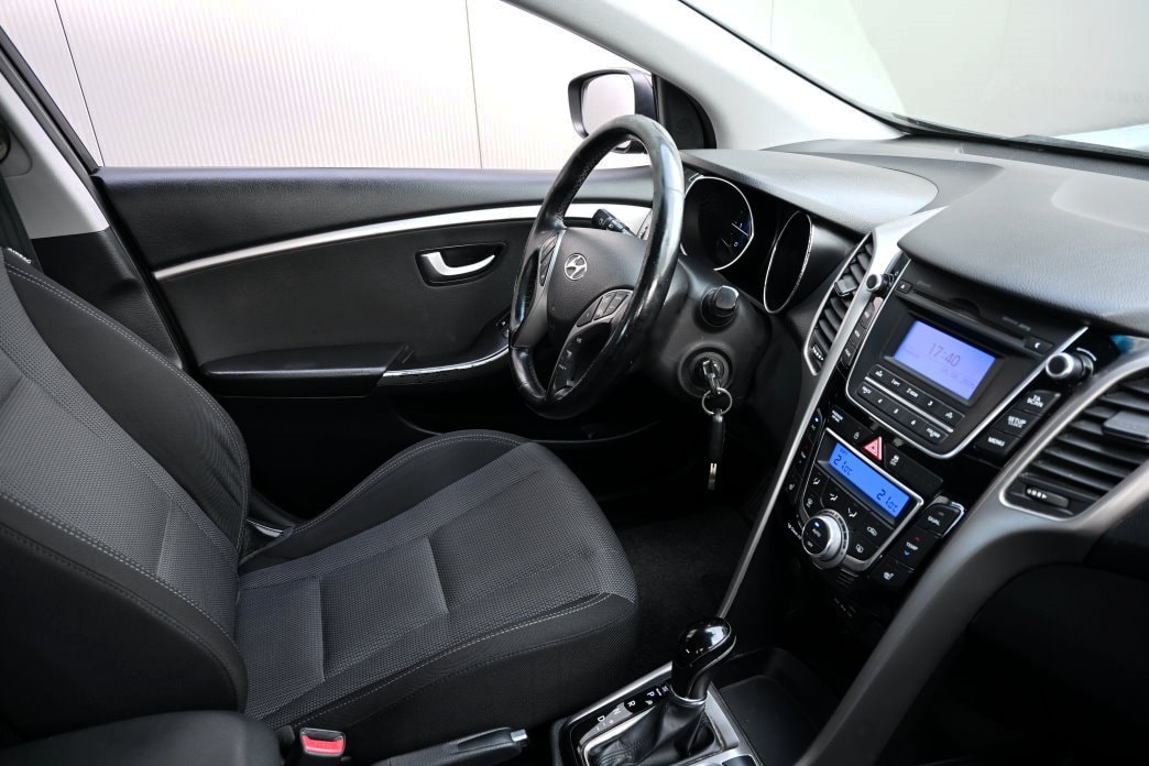 HYUNDAI i30 Wagon 1.6 CRDi Plena Automatic DCT-image-6