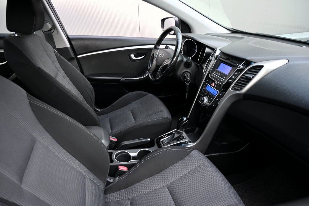 HYUNDAI i30 Wagon 1.6 CRDi Plena Automatic DCT-image-4
