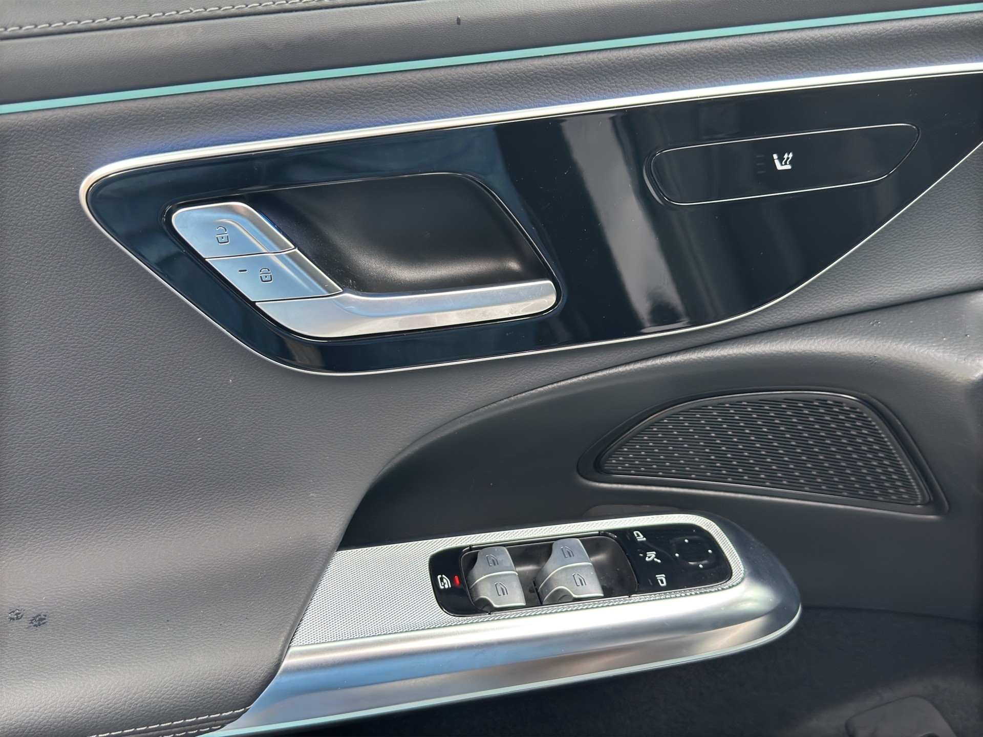 MERCEDES-BENZ E 200 9G-Tronic AMG Line-image-8