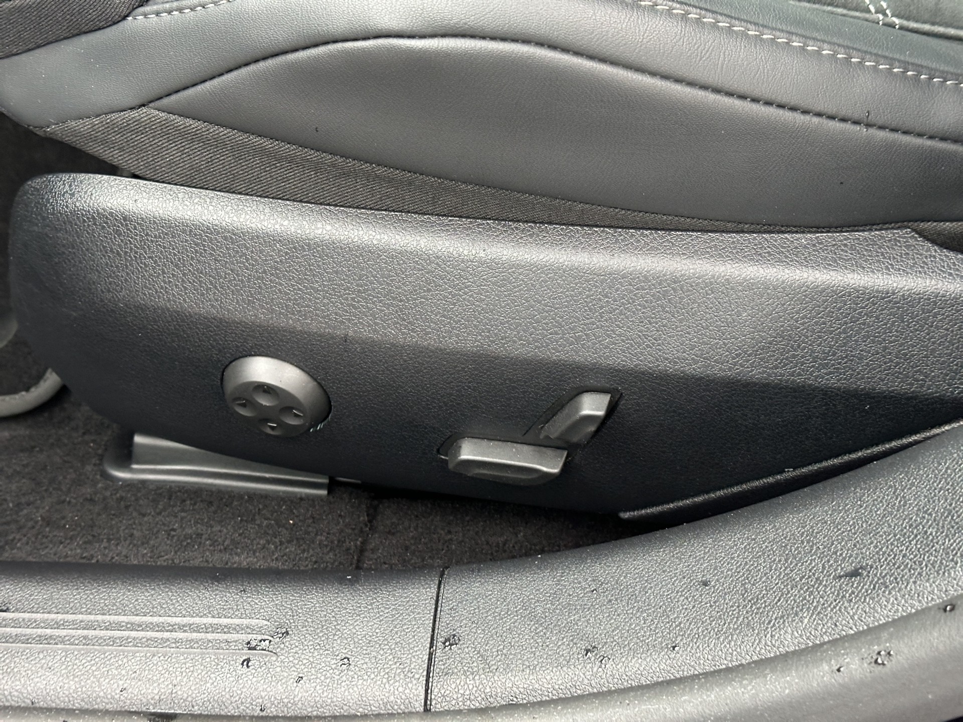 MERCEDES-BENZ E 200 9G-Tronic AMG Line-image-9
