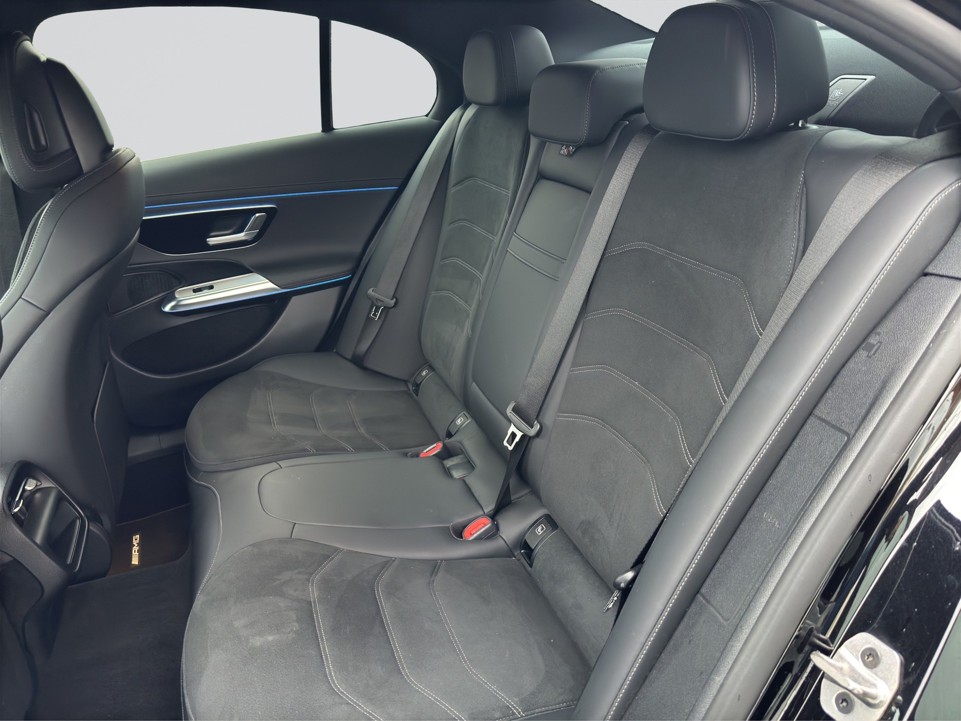 MERCEDES-BENZ E 200 9G-Tronic AMG Line-image-7