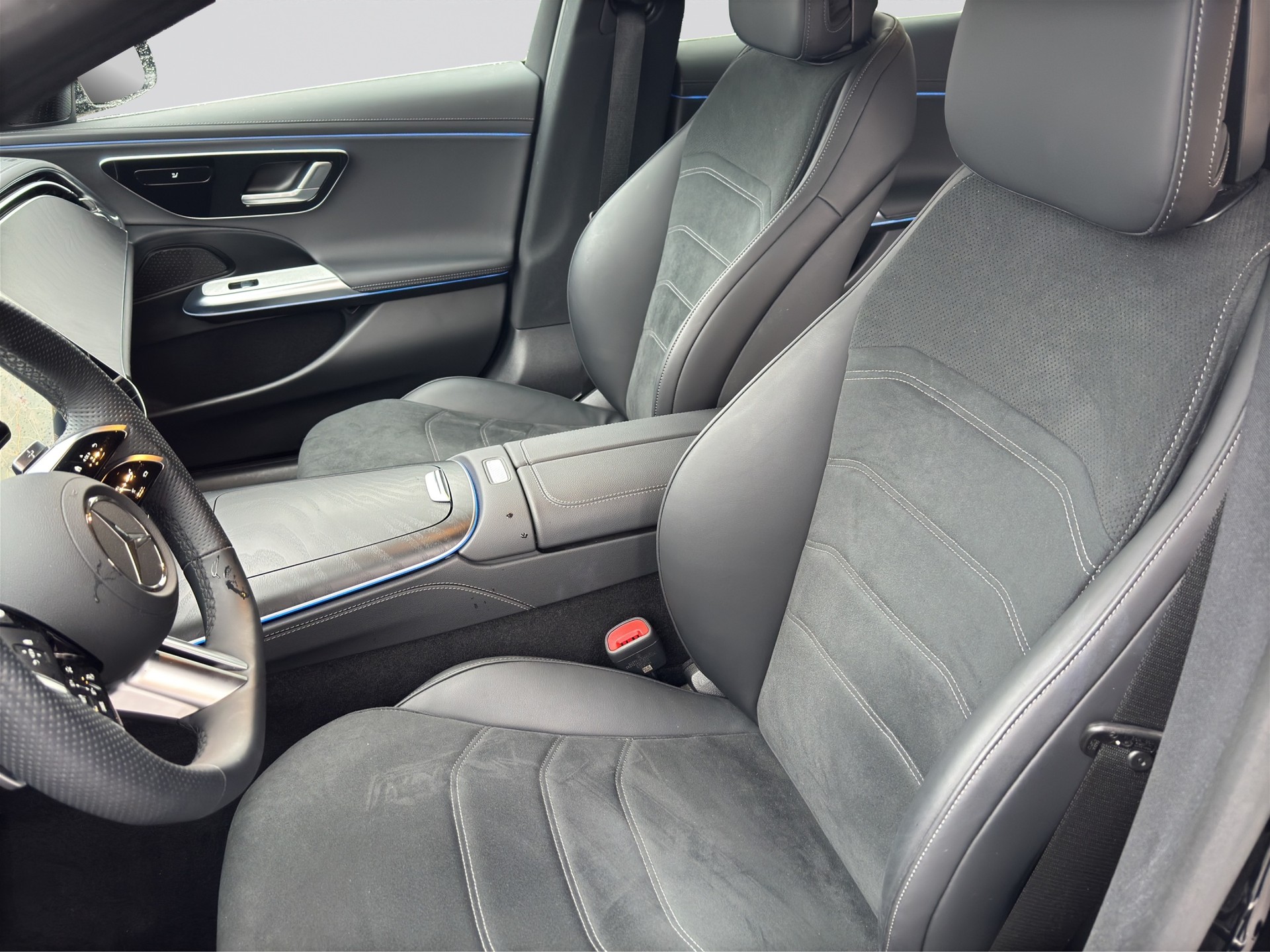 MERCEDES-BENZ E 200 9G-Tronic AMG Line-image-5