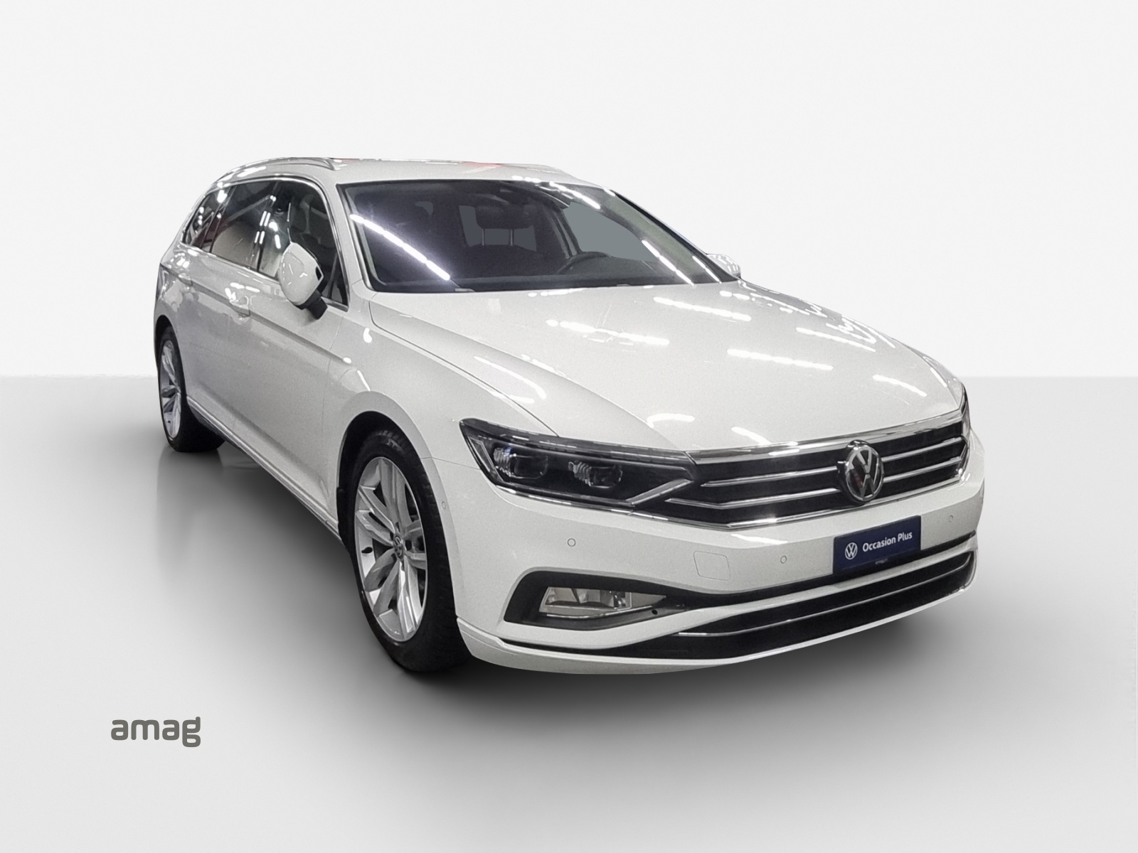 VW Passat Variant 2.0 TSI Business DSG-image-5