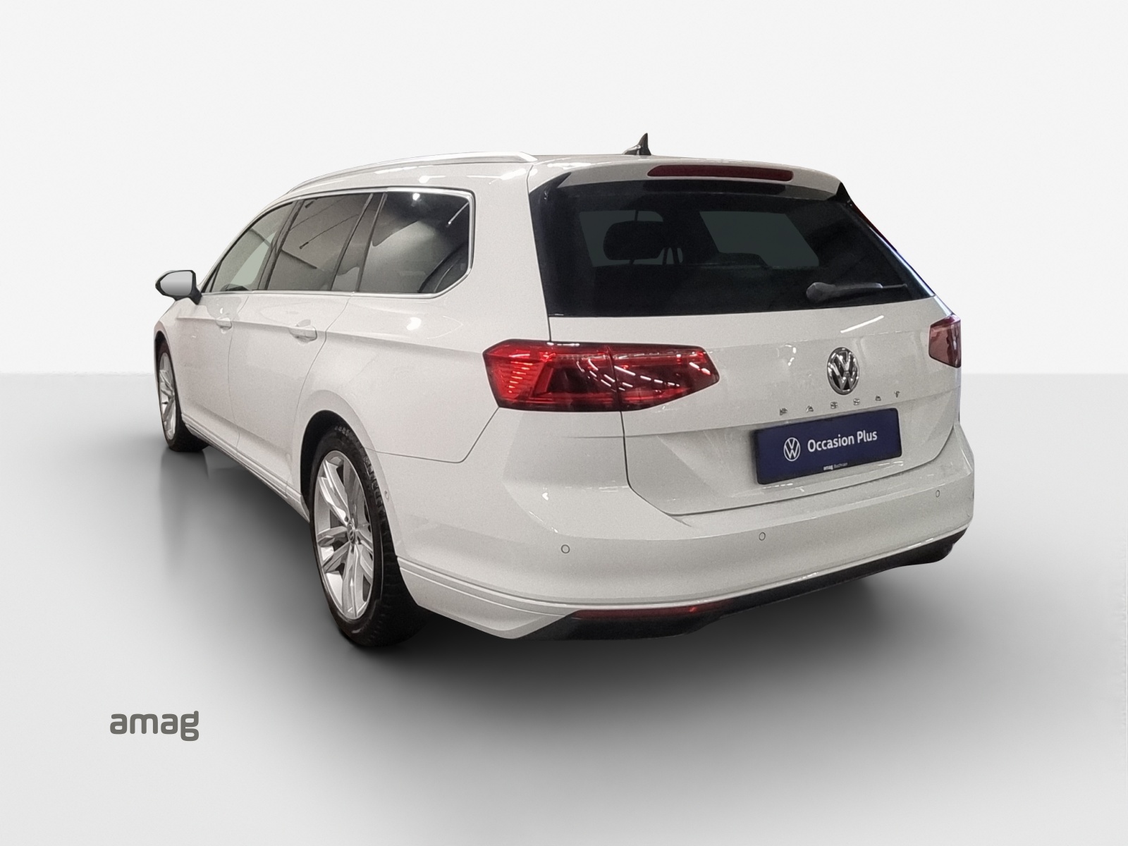 VW Passat Variant 2.0 TSI Business DSG-image-2
