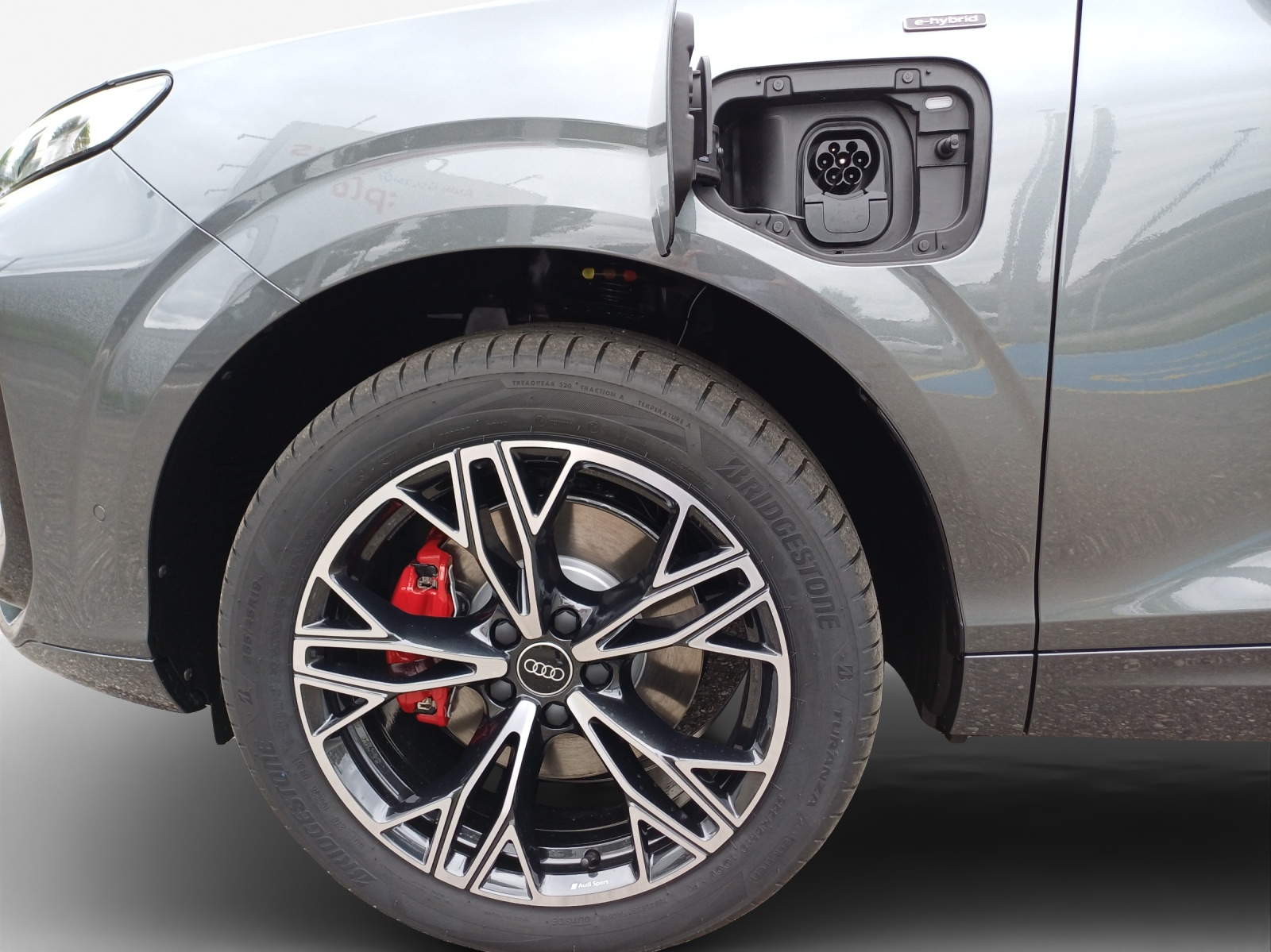 AUDI Q3 Sportback e-hybrid 200 kW S tronig-image-13