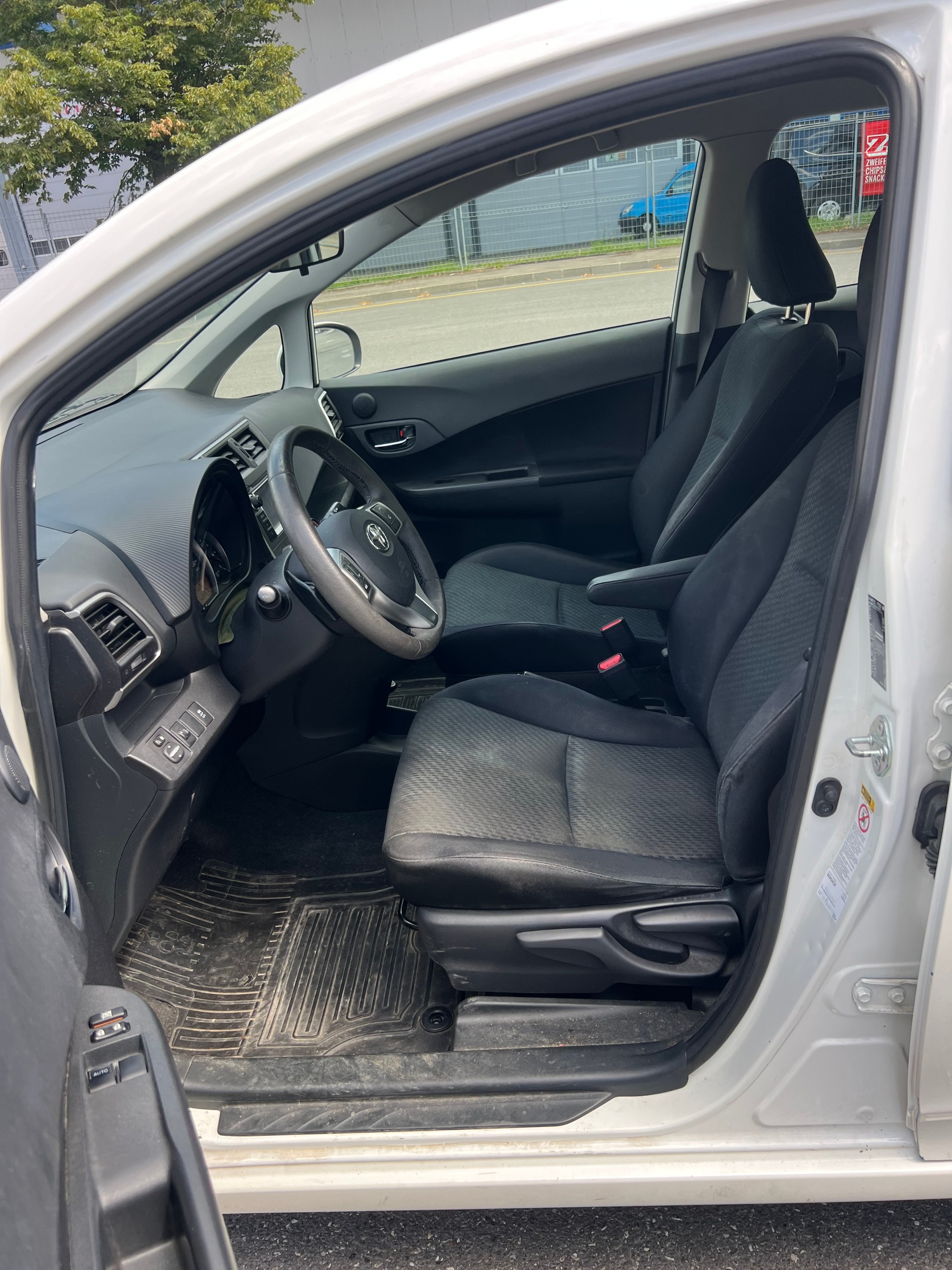 TOYOTA Verso-S 1.33 Linea Luna Multidrive S-image-9