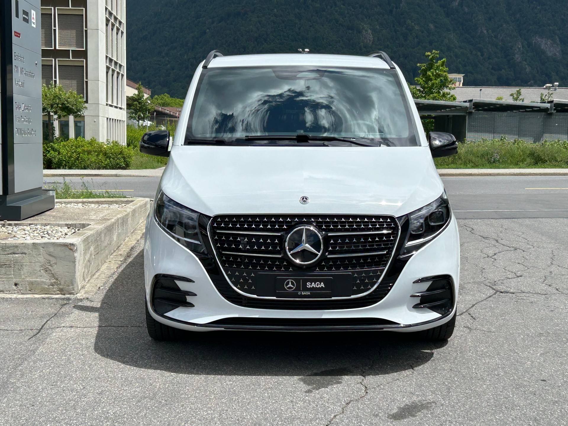 MERCEDES-BENZ V 300d Exclusive Lang SWISS EDITION 4Matic-image-1