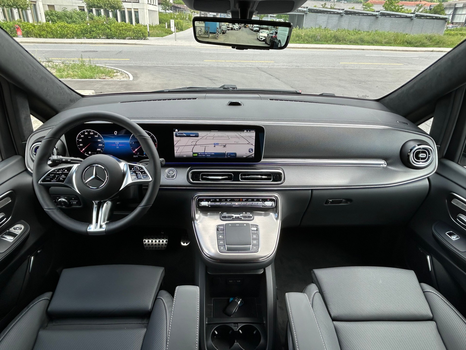 MERCEDES-BENZ V 300d Exclusive Lang SWISS EDITION 4Matic-image-16