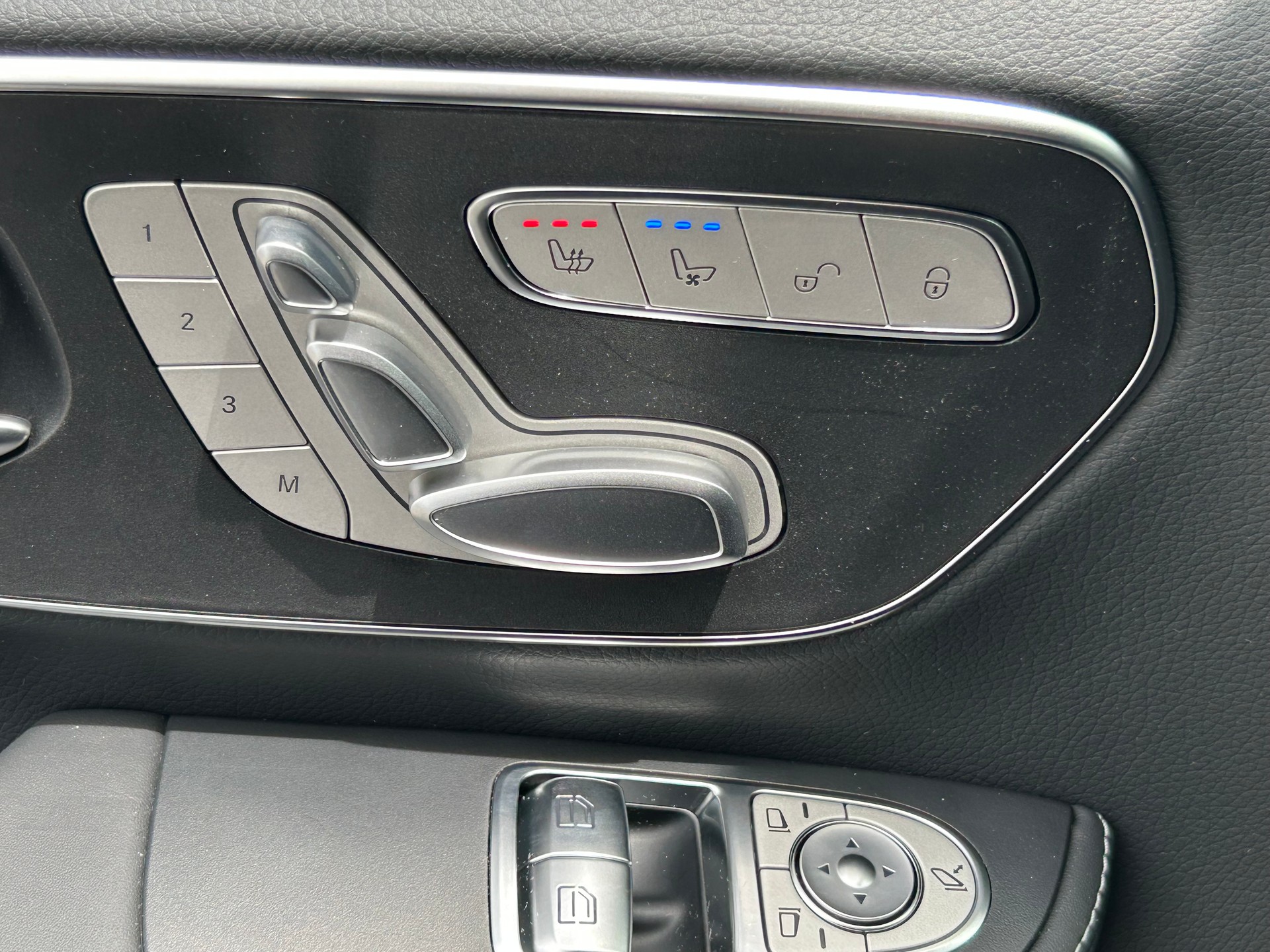 MERCEDES-BENZ V 300d Exclusive Lang SWISS EDITION 4Matic-image-14