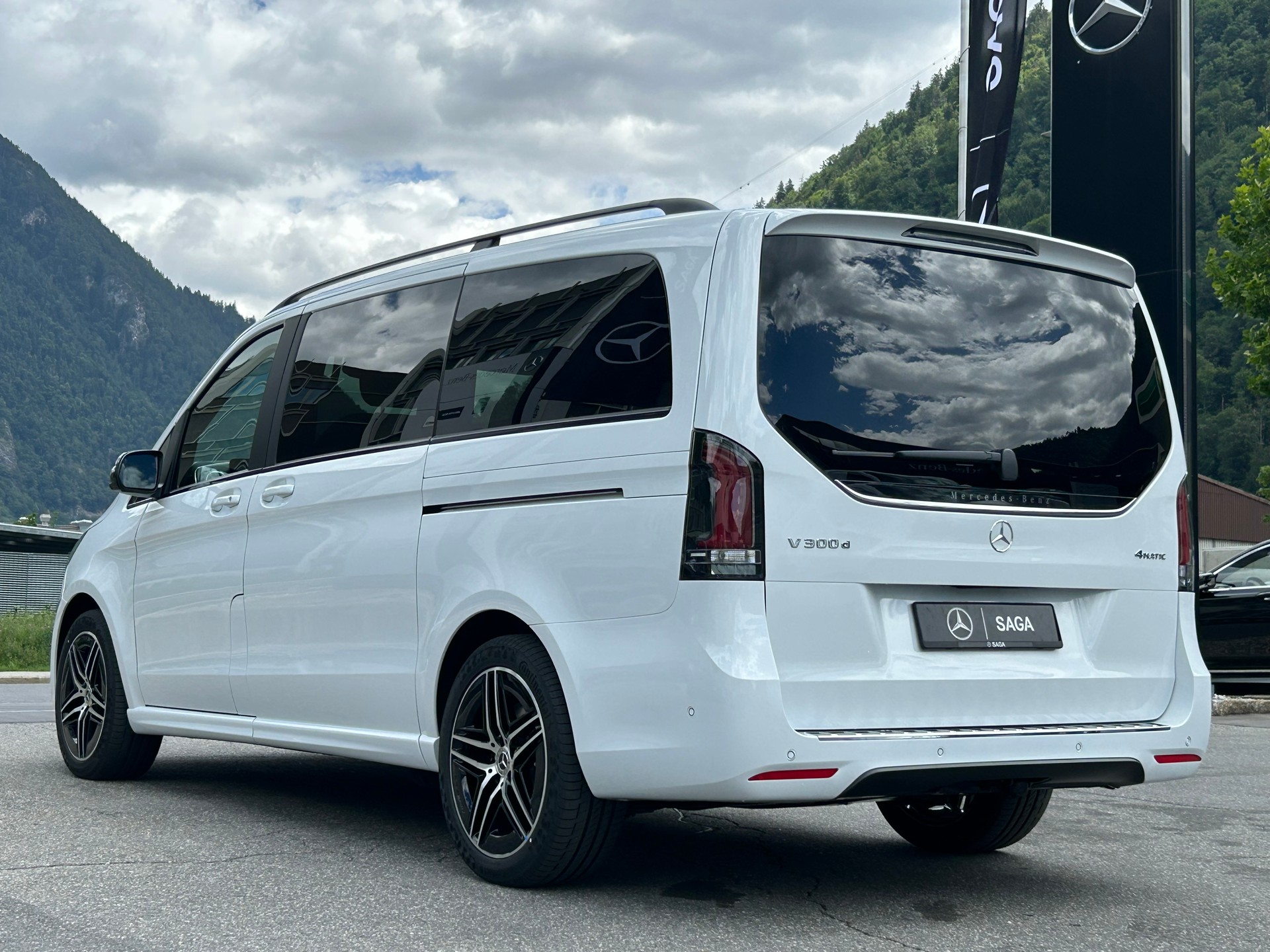 MERCEDES-BENZ V 300d Exclusive Lang SWISS EDITION 4Matic-image-7