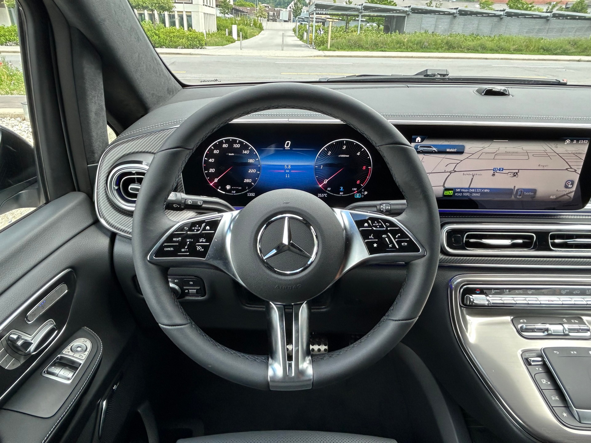 MERCEDES-BENZ V 300d Exclusive Lang SWISS EDITION 4Matic-image-17