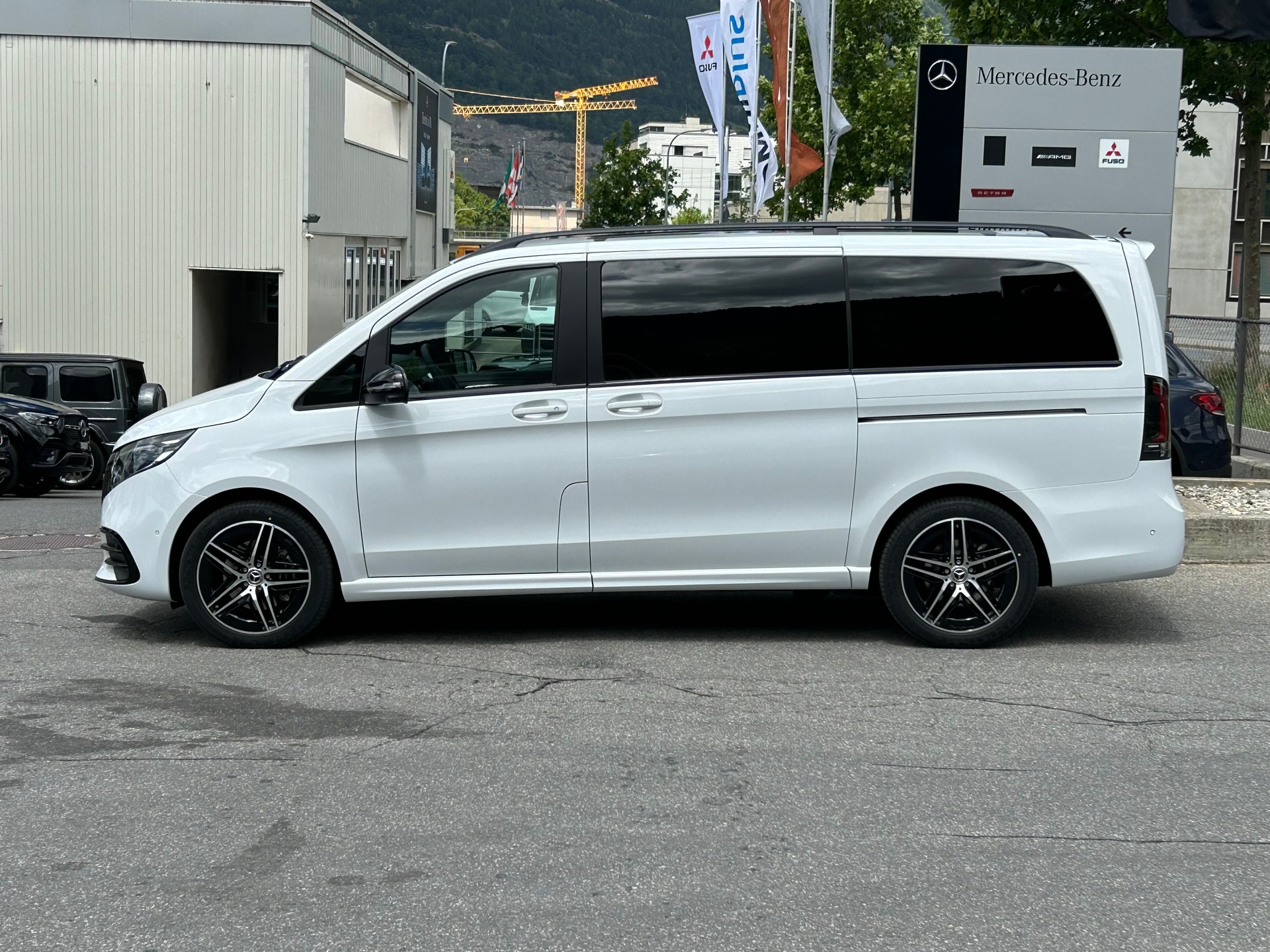 MERCEDES-BENZ V 300d Exclusive Lang SWISS EDITION 4Matic-image-3