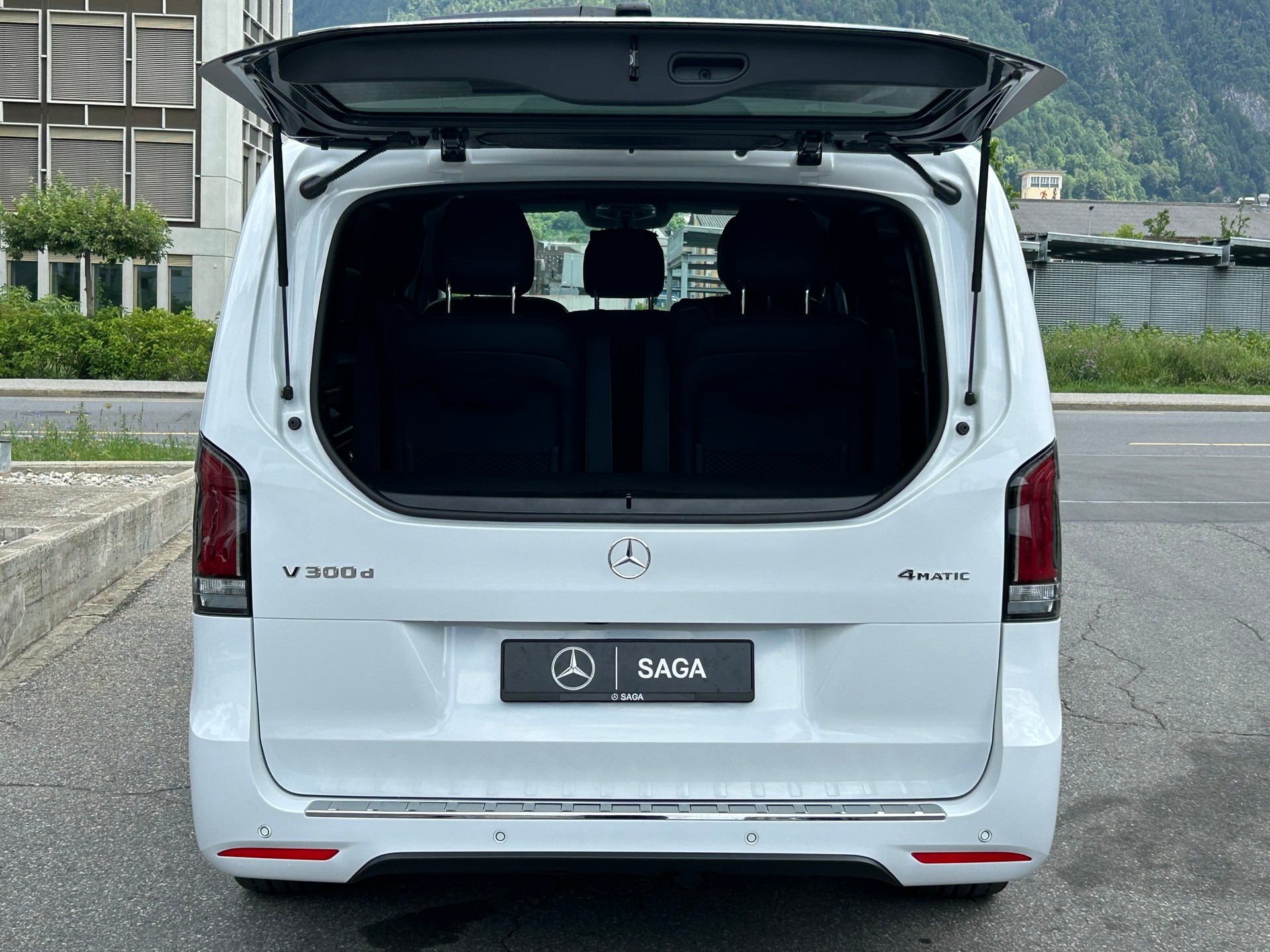 MERCEDES-BENZ V 300d Exclusive Lang SWISS EDITION 4Matic-image-9