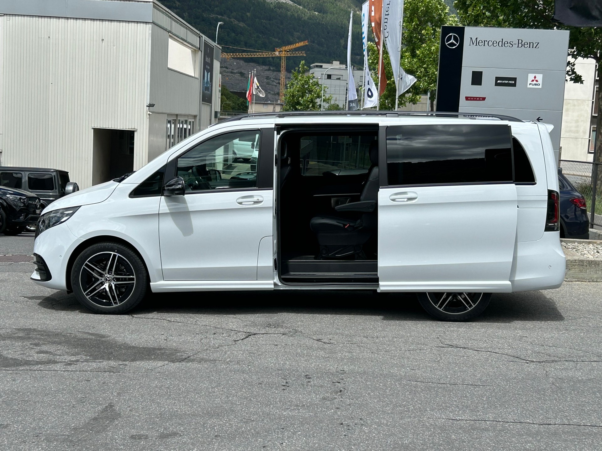 MERCEDES-BENZ V 300d Exclusive Lang SWISS EDITION 4Matic-image-4